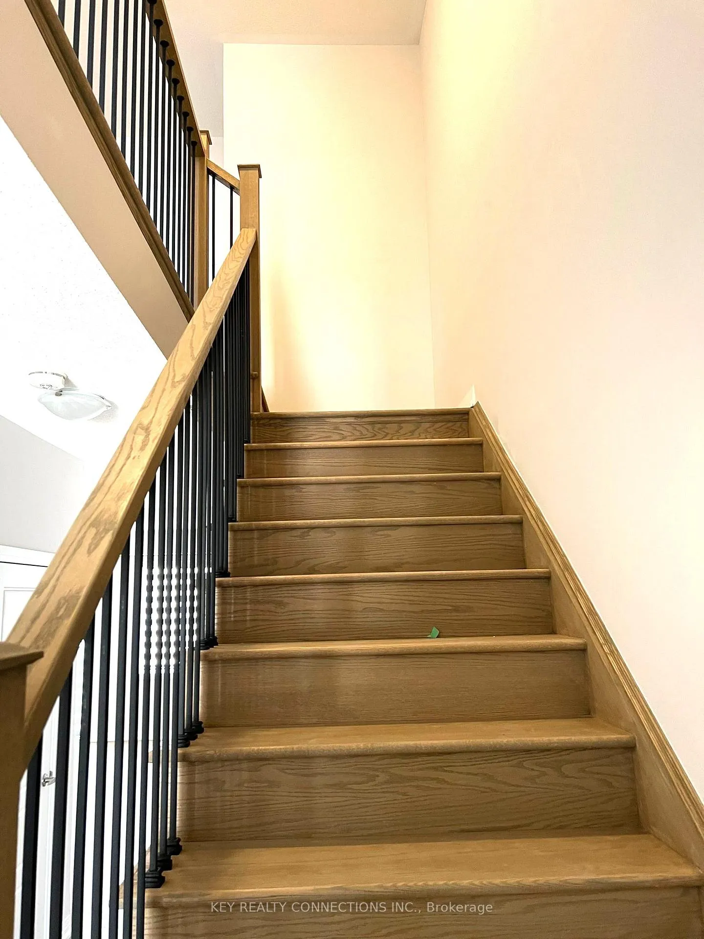 Photo 12 of 106 Yale Drive, Hamilton, Mount Hope — HOMEH