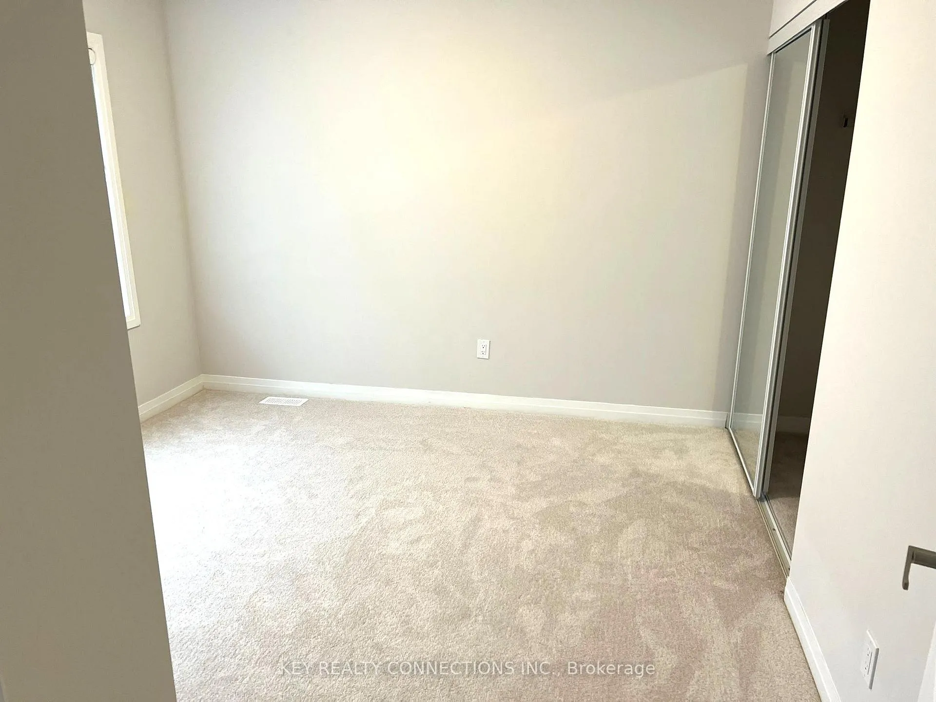 Photo 20 of 106 Yale Drive, Hamilton, Mount Hope — HOMEH