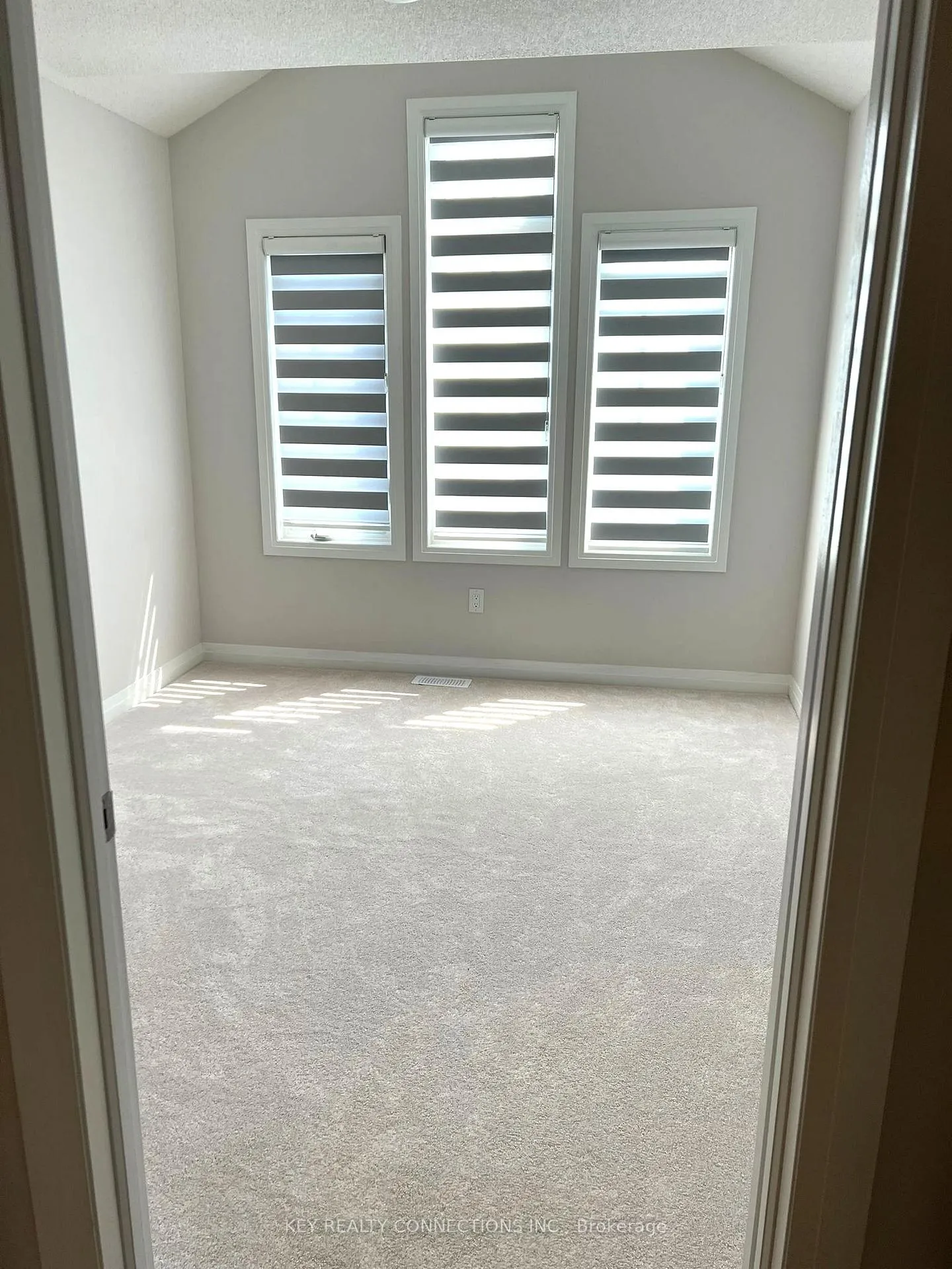 Photo 21 of 106 Yale Drive, Hamilton, Mount Hope — HOMEH