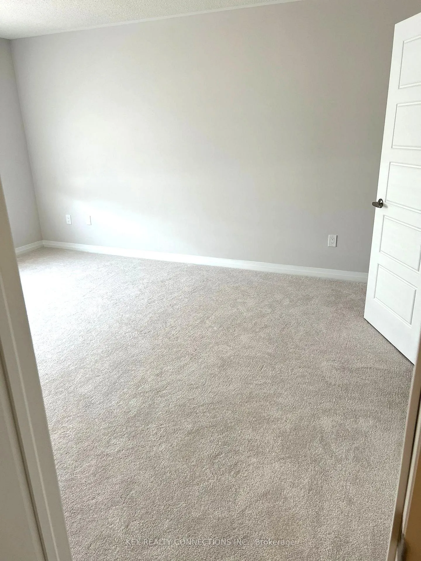 Photo 24 of 106 Yale Drive, Hamilton, Mount Hope — HOMEH