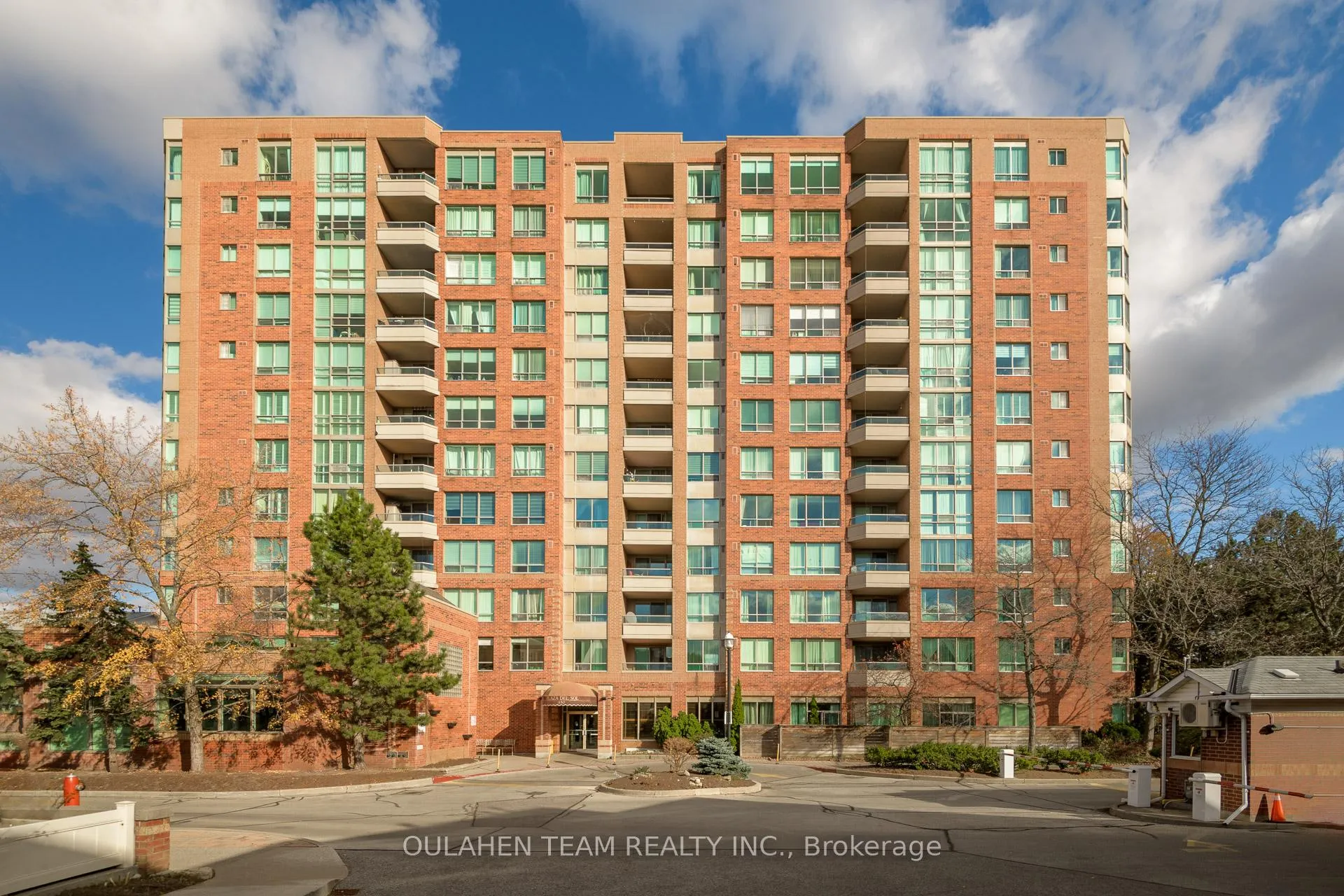 Front of Unit 412, 850 Steeles Avenue W