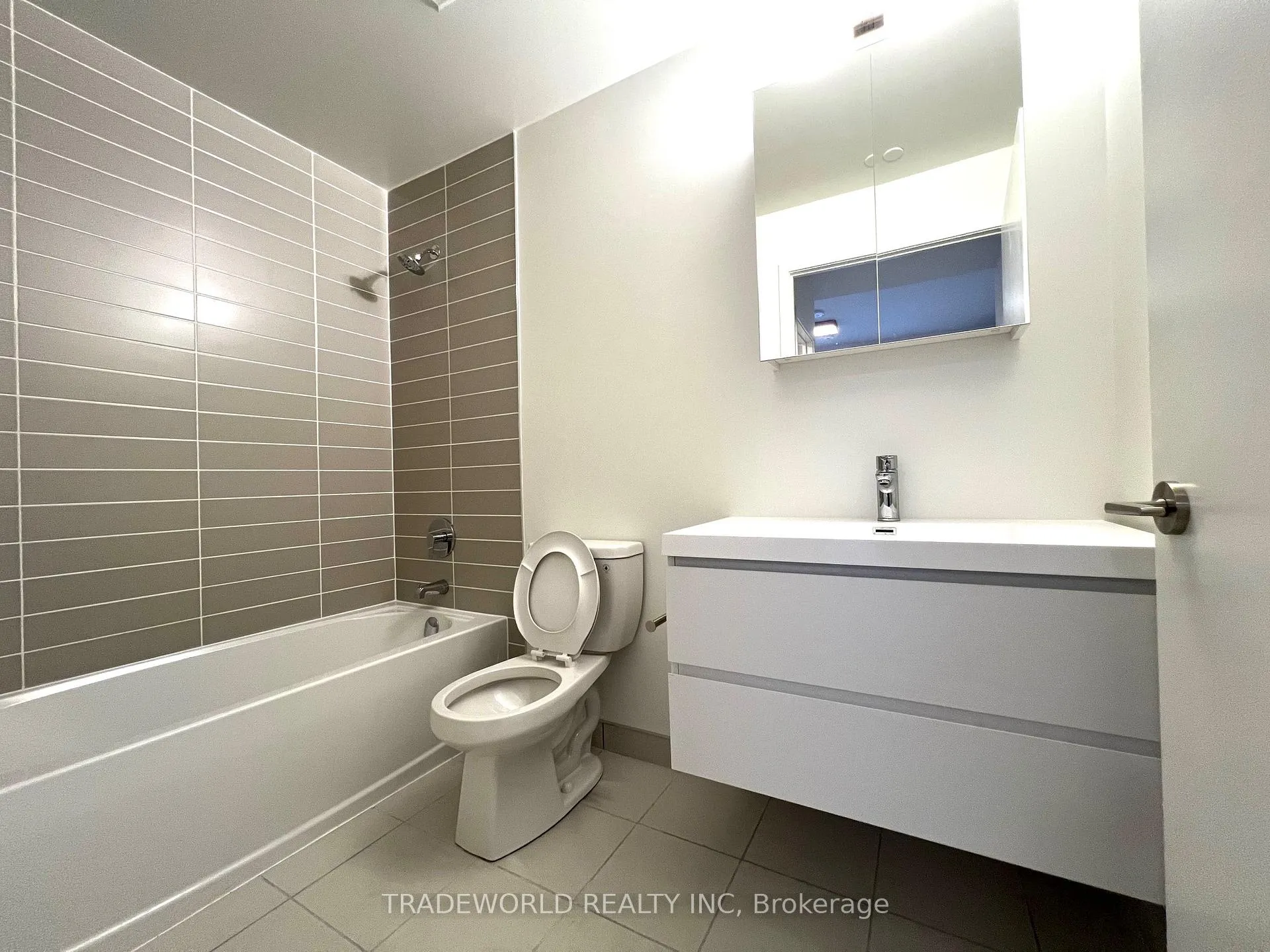 Photo 11 of Unit 321, 38 Simcoe Promenade, Markham, Unionville — HOMEH