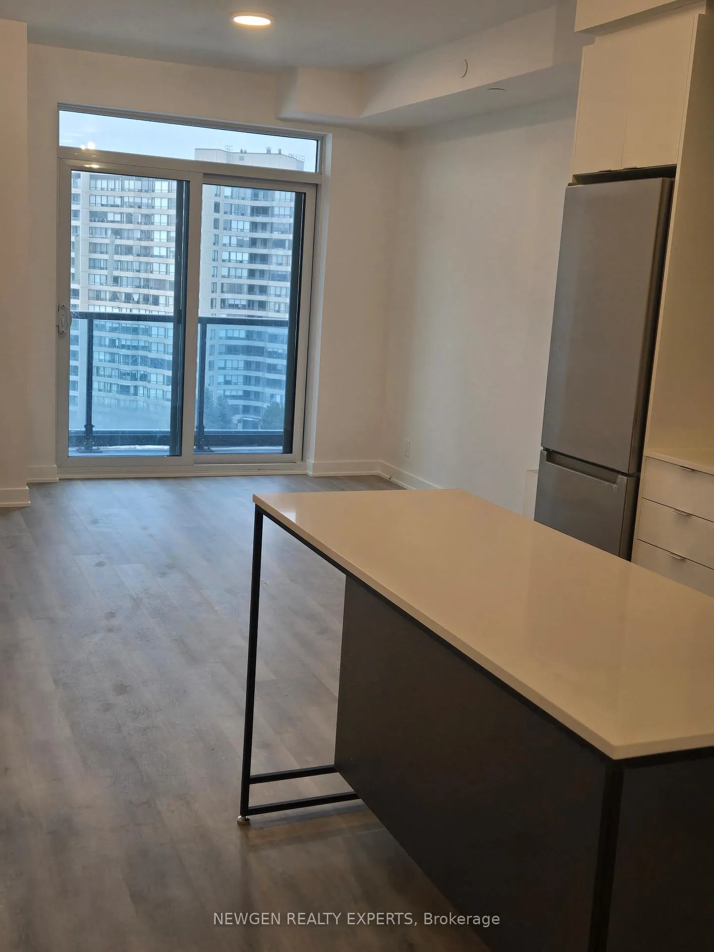 Photo 6 of Unit 811, 30 Upper Mall Way, Vaughan, Brownridge — HOMEH