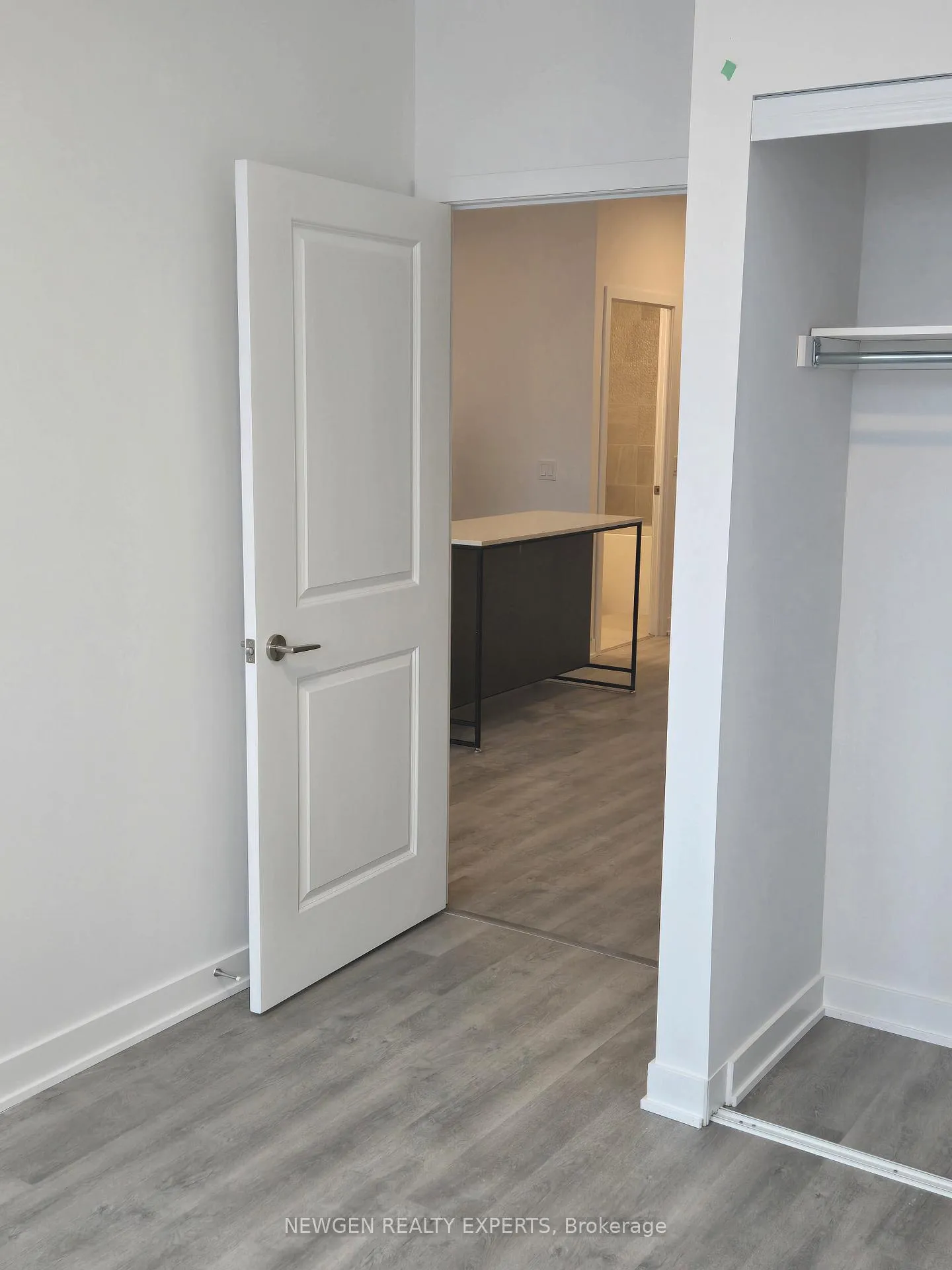 Photo 7 of Unit 811, 30 Upper Mall Way, Vaughan, Brownridge — HOMEH