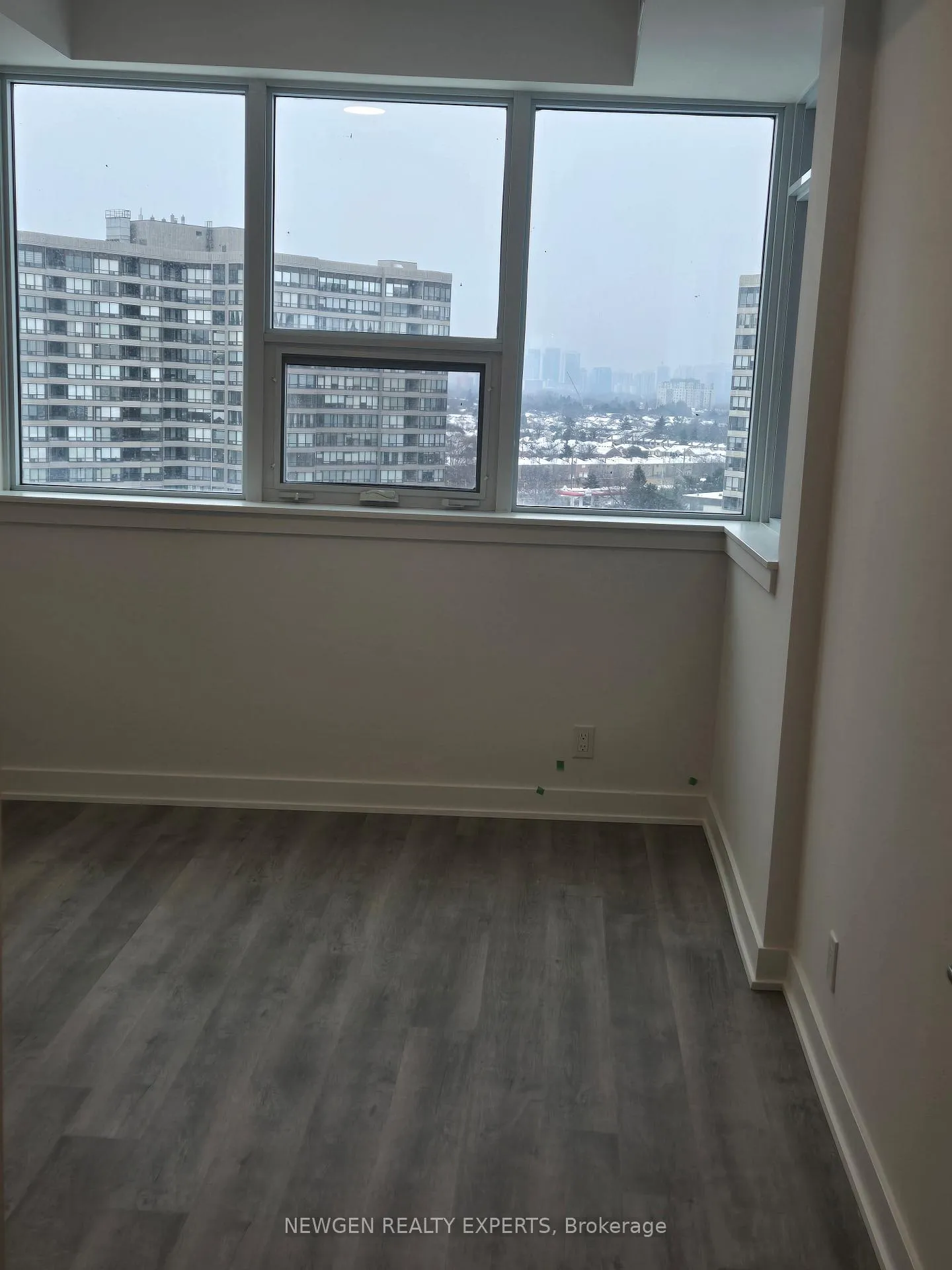 Photo 9 of Unit 811, 30 Upper Mall Way, Vaughan, Brownridge — HOMEH