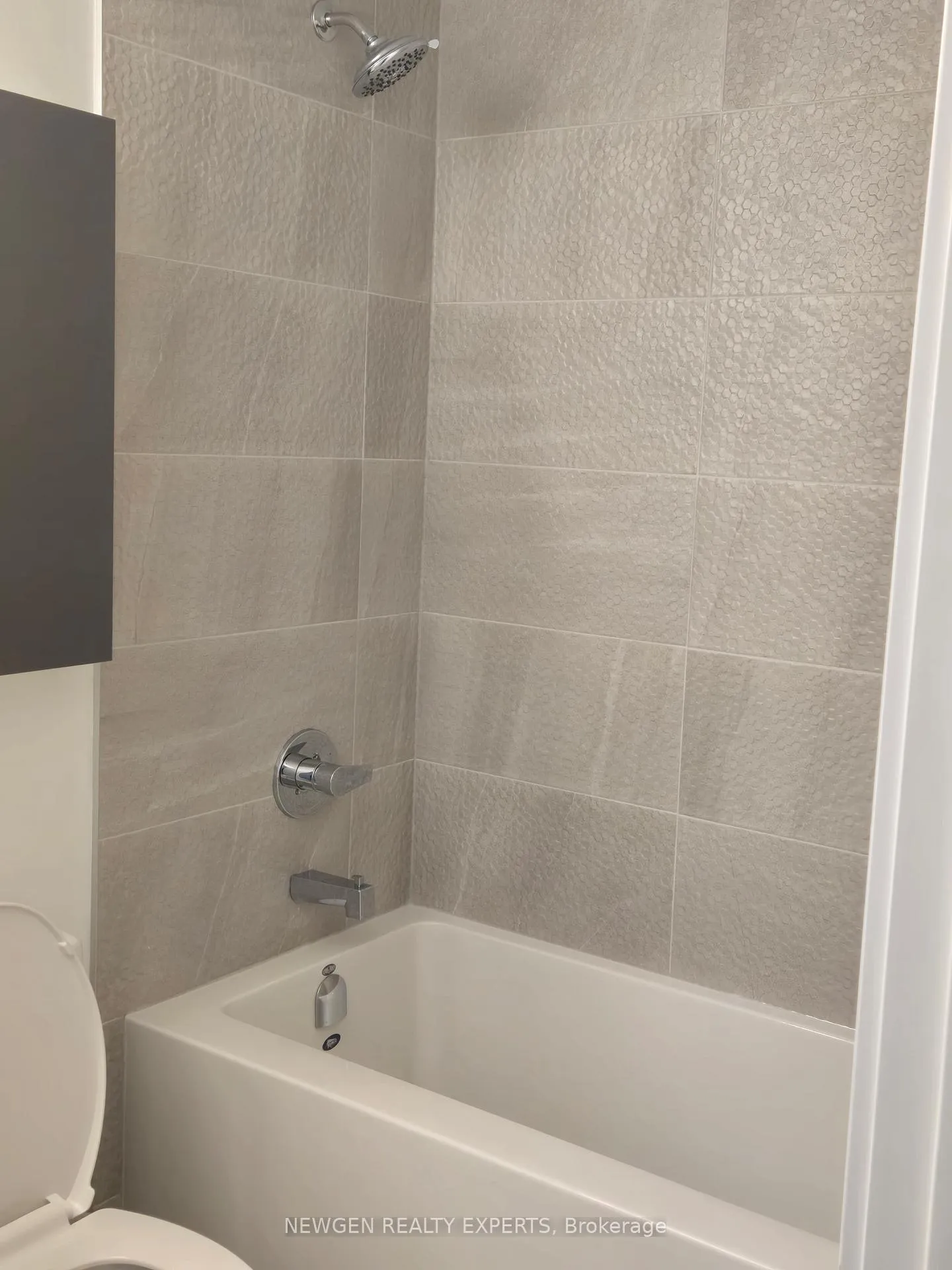 Photo 10 of Unit 811, 30 Upper Mall Way, Vaughan, Brownridge — HOMEH