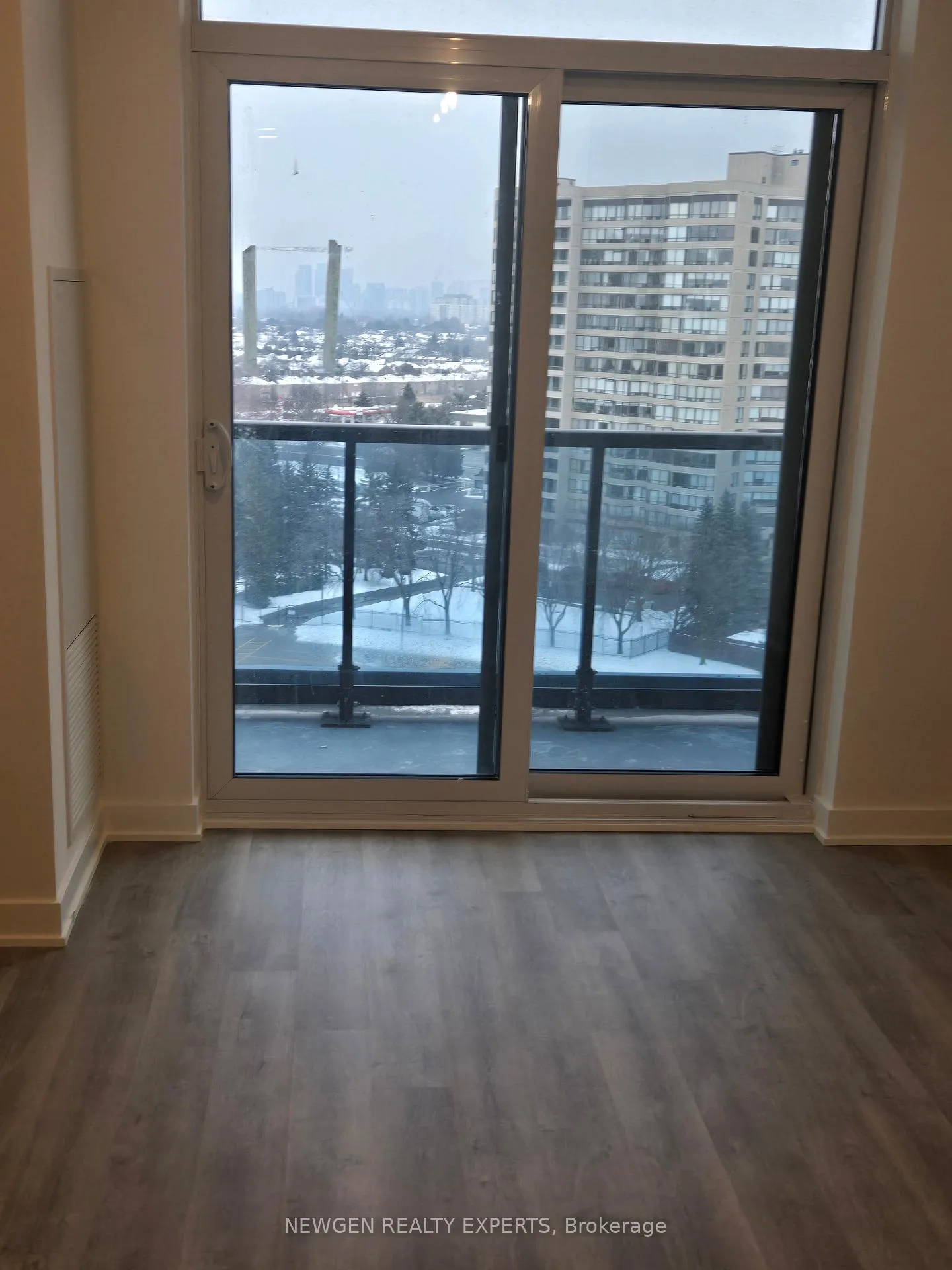 Photo 11 of Unit 811, 30 Upper Mall Way, Vaughan, Brownridge — HOMEH