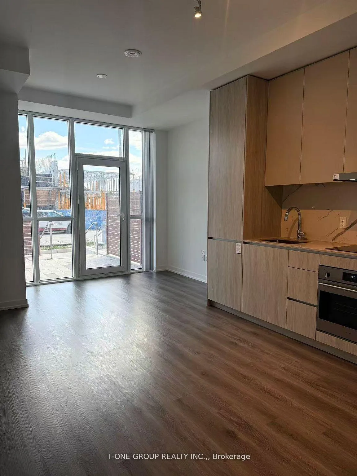 Photo 4 of Unit 108, 28 Interchange Way, Vaughan, Vaughan Corporate Centre — HOMEH