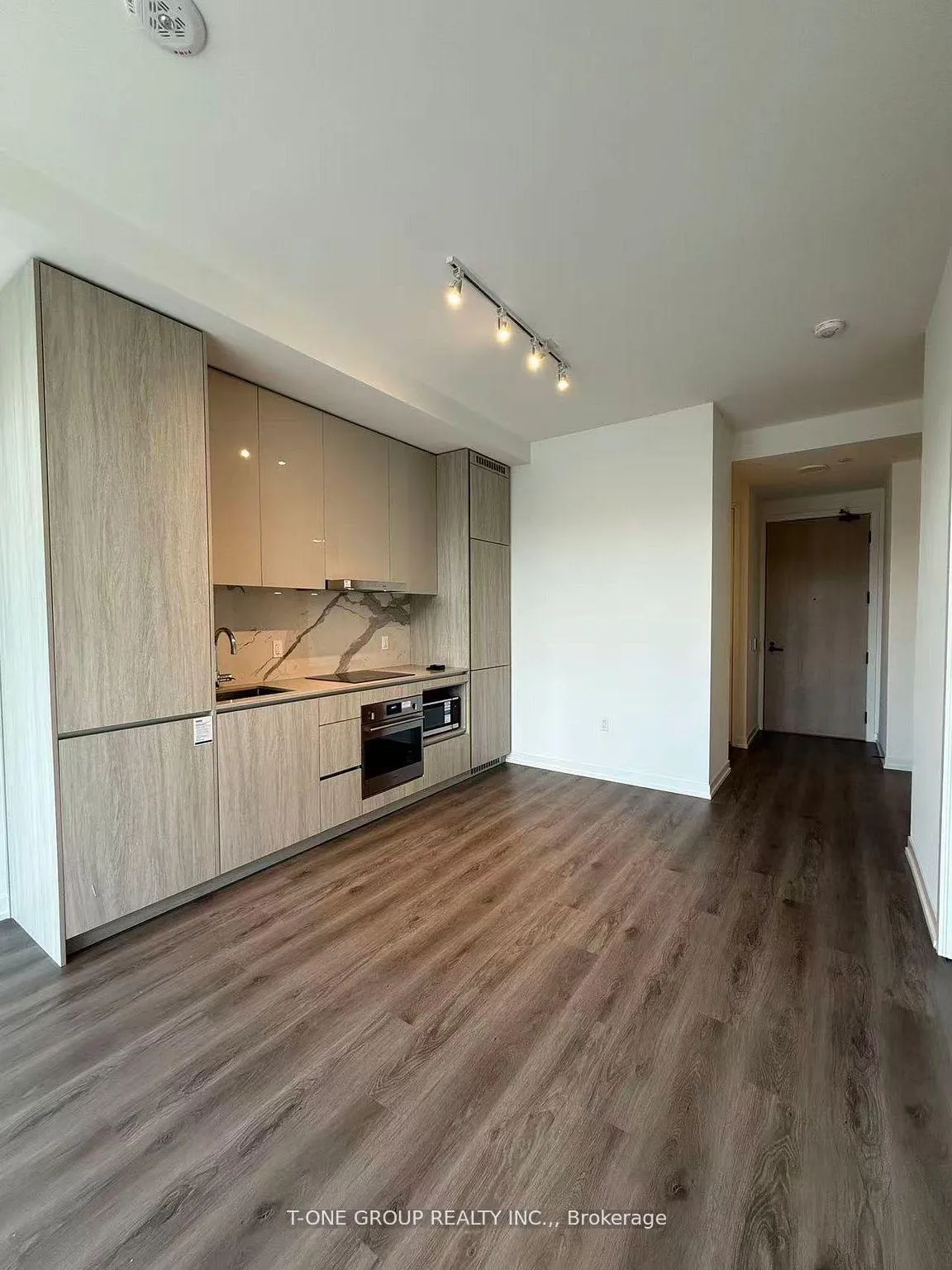Photo 5 of Unit 108, 28 Interchange Way, Vaughan, Vaughan Corporate Centre — HOMEH