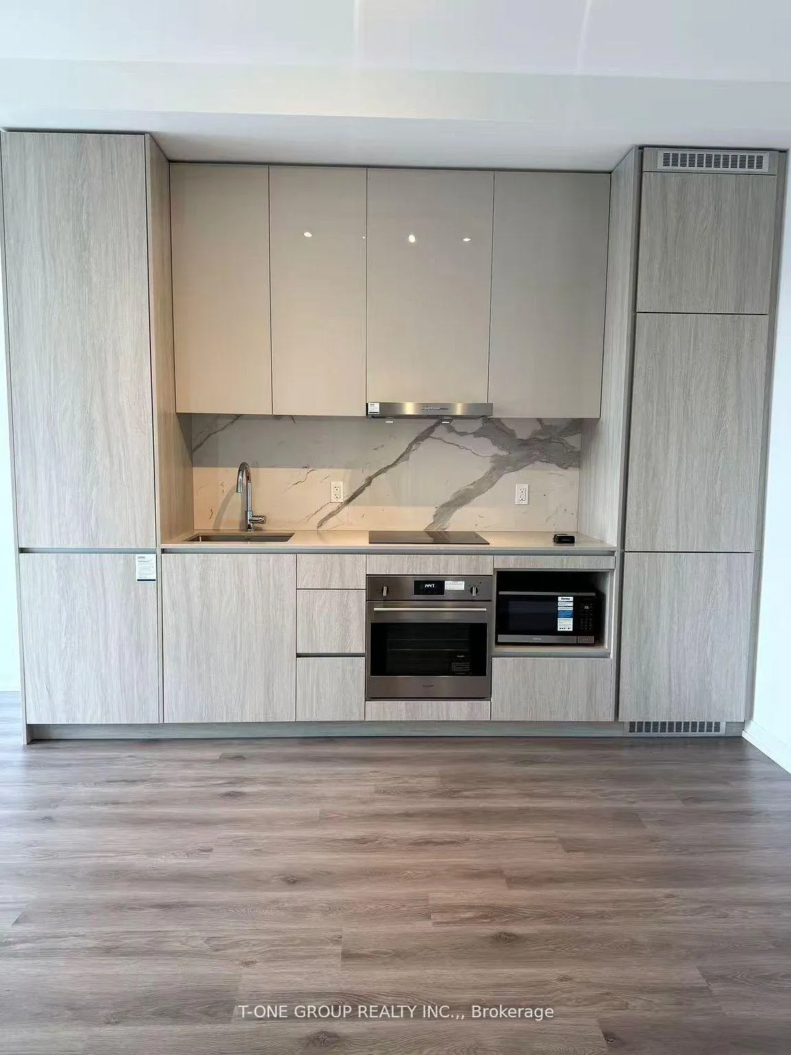 Photo 6 of Unit 108, 28 Interchange Way, Vaughan, Vaughan Corporate Centre — HOMEH