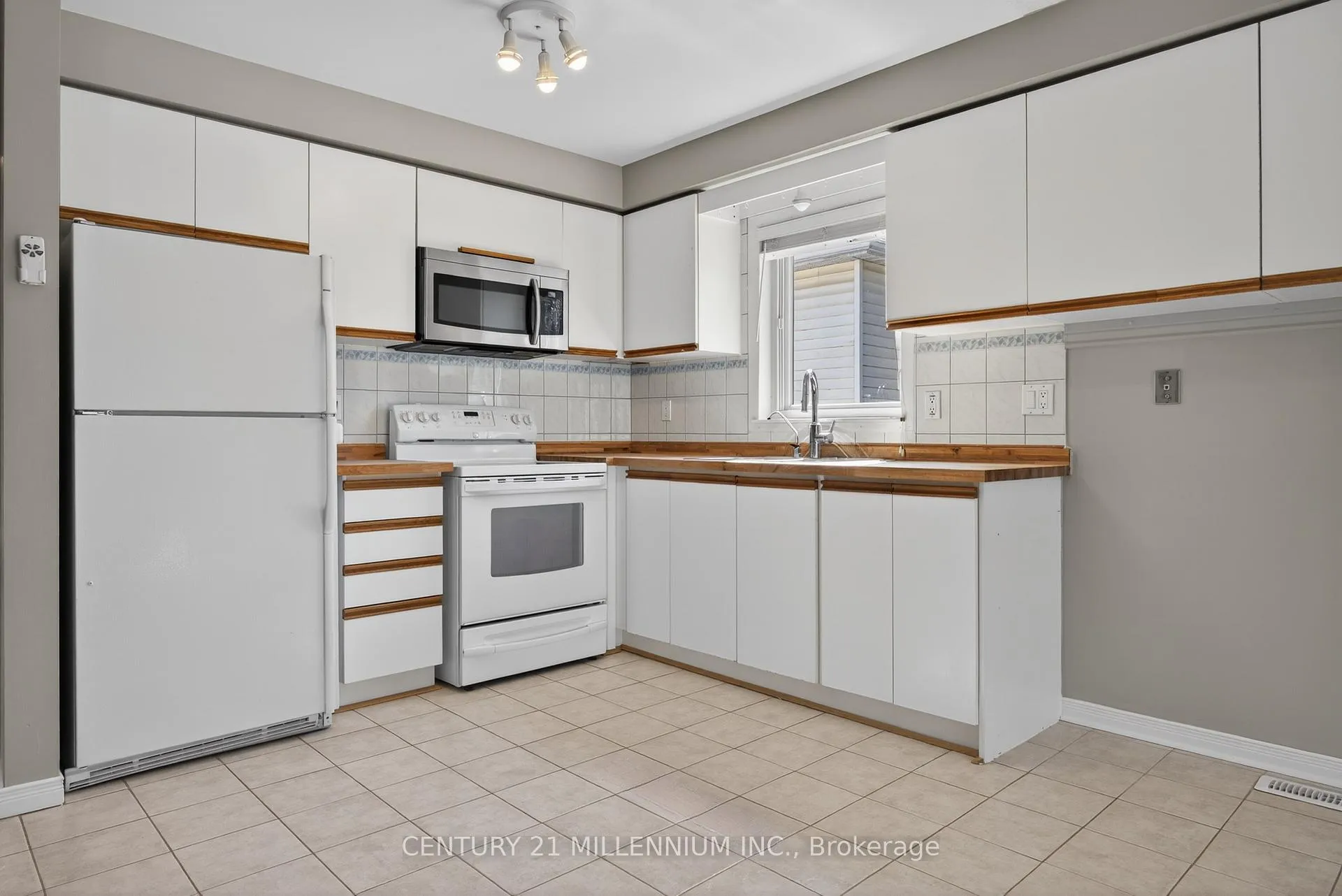 Photo 12 of 308 Shelburne Place, Shelburne — HOMEH