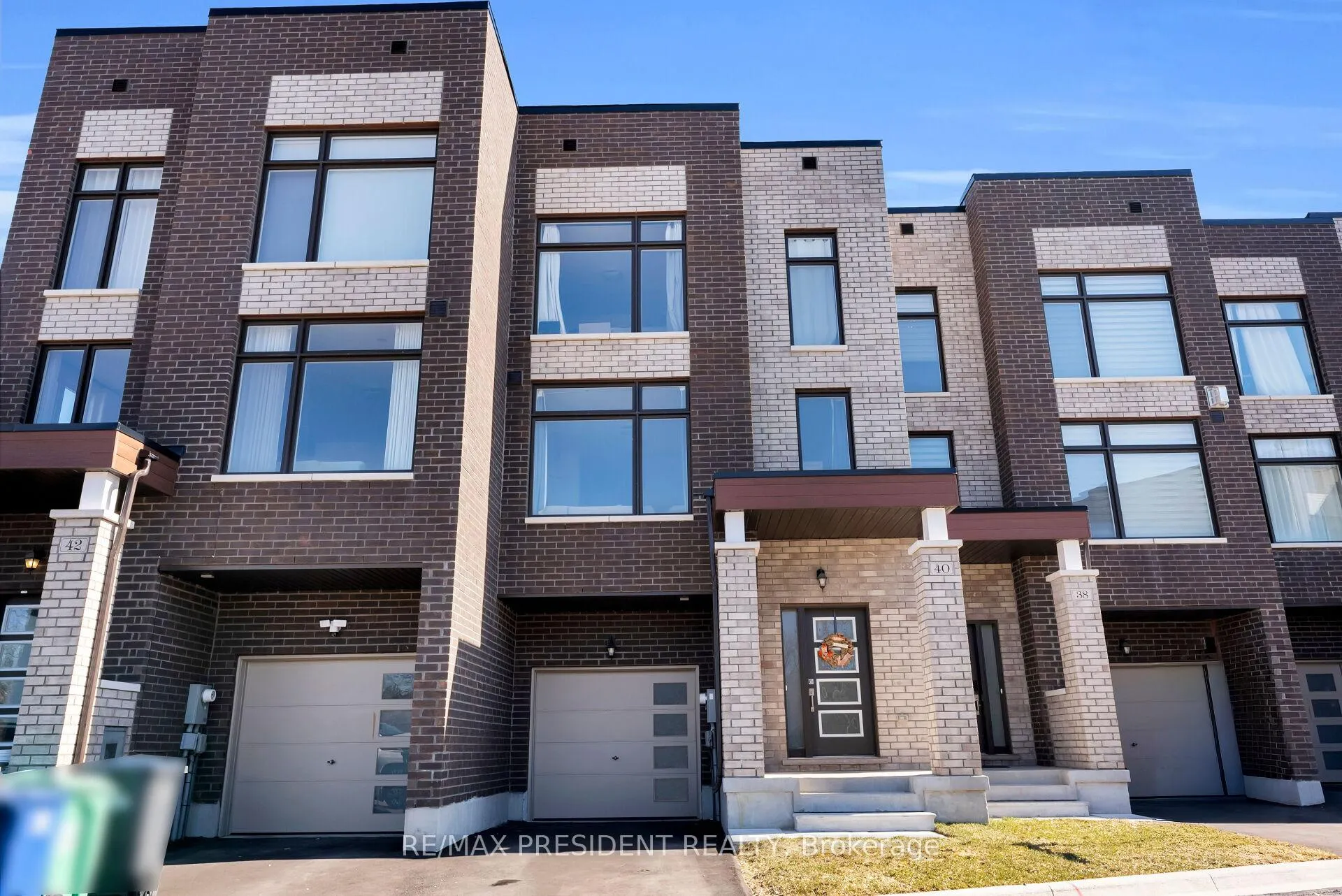 Photo 2 of 40 Queenpost Drive, Brampton, Credit Valley — HOMEH