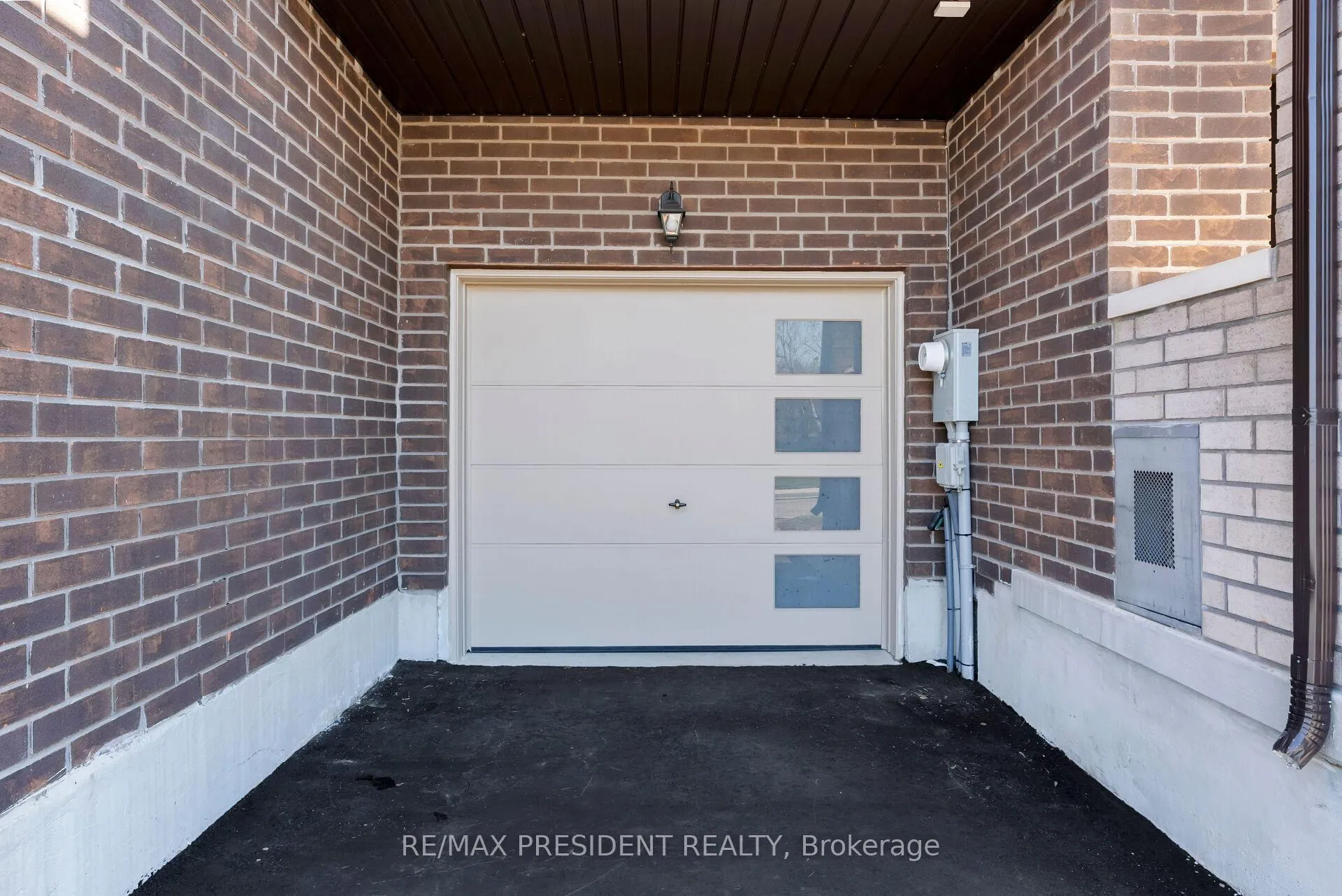 Photo 5 of 40 Queenpost Drive, Brampton, Credit Valley — HOMEH