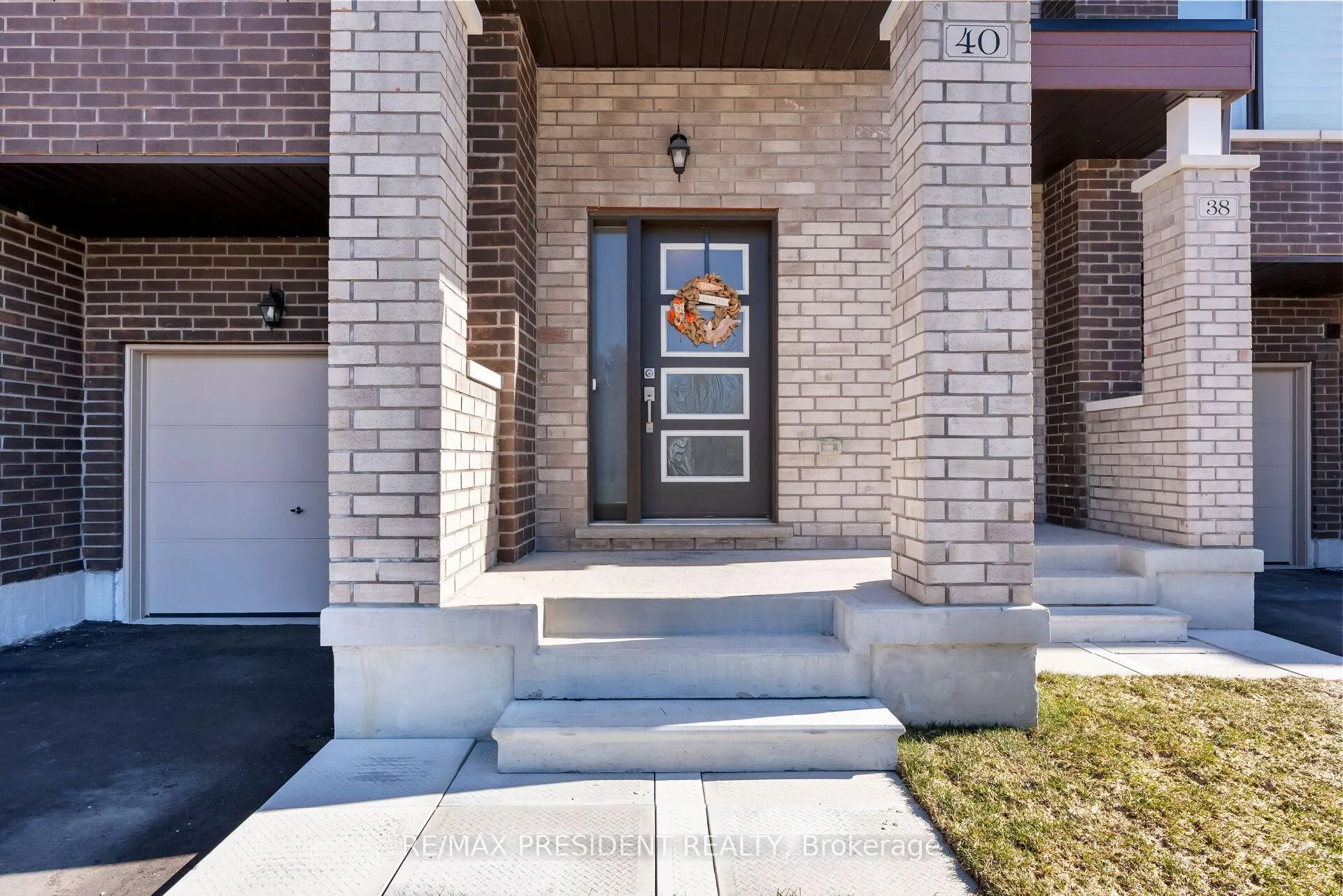 Photo 6 of 40 Queenpost Drive, Brampton, Credit Valley — HOMEH
