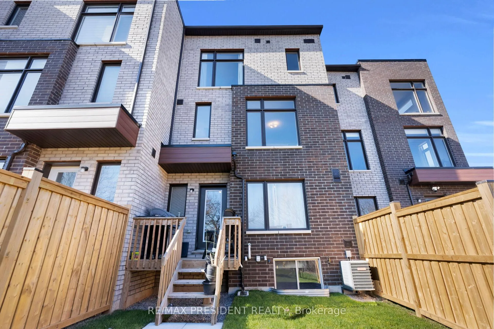 Photo 36 of 40 Queenpost Drive, Brampton, Credit Valley — HOMEH