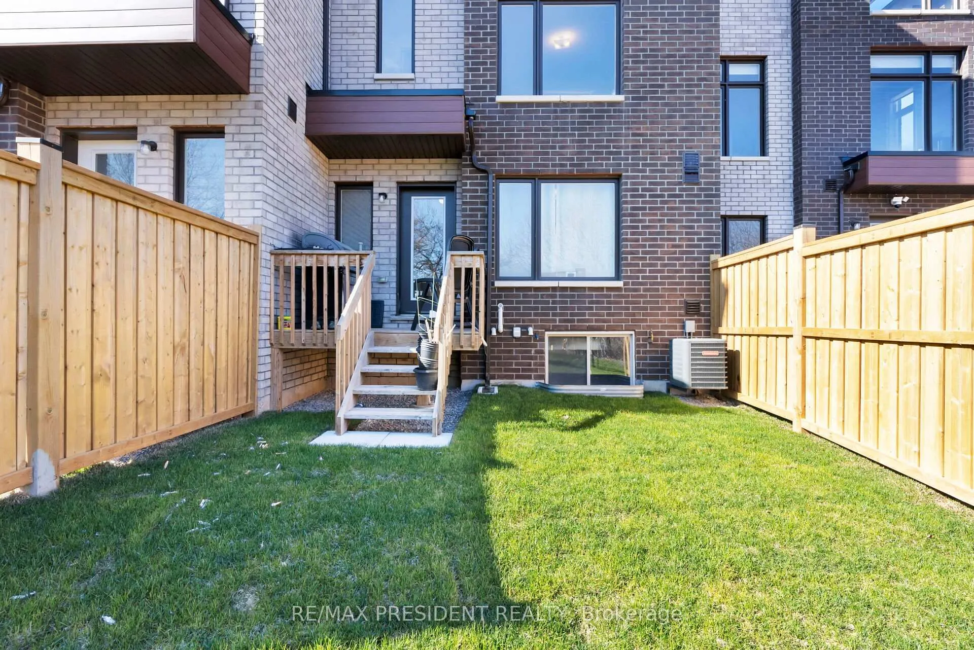 Photo 37 of 40 Queenpost Drive, Brampton, Credit Valley — HOMEH