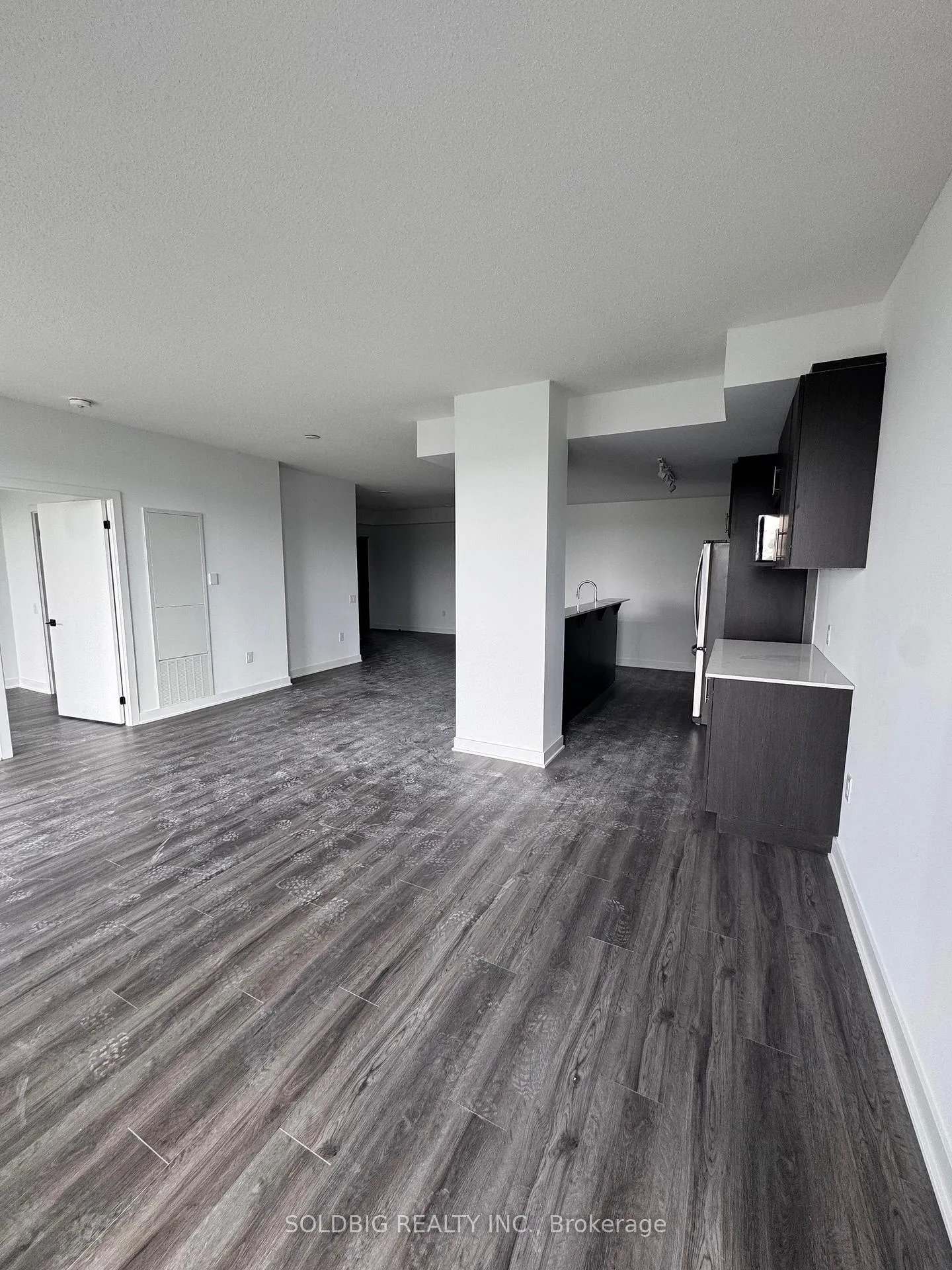 Front of Unit RoomA, 2782 Barton Street
