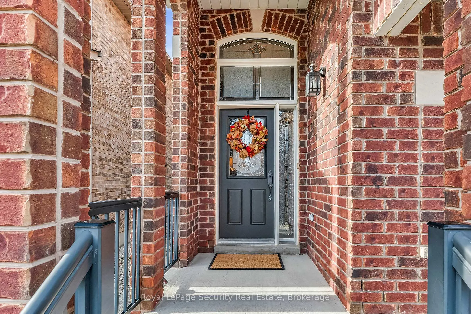 Photo 2 of 40 Summit Drive, Vaughan, Vellore Village — HOMEH