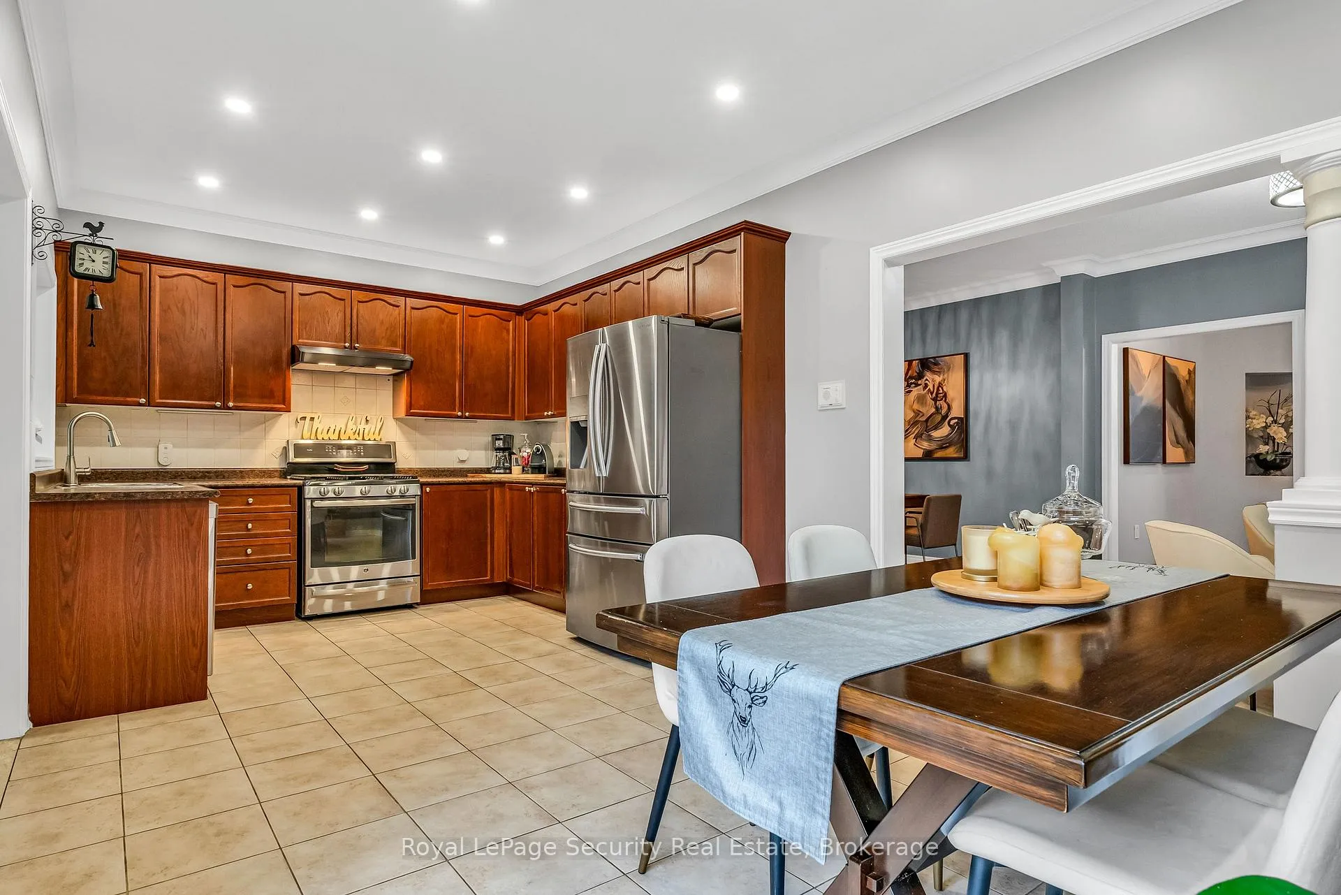 Photo 12 of 40 Summit Drive, Vaughan, Vellore Village — HOMEH