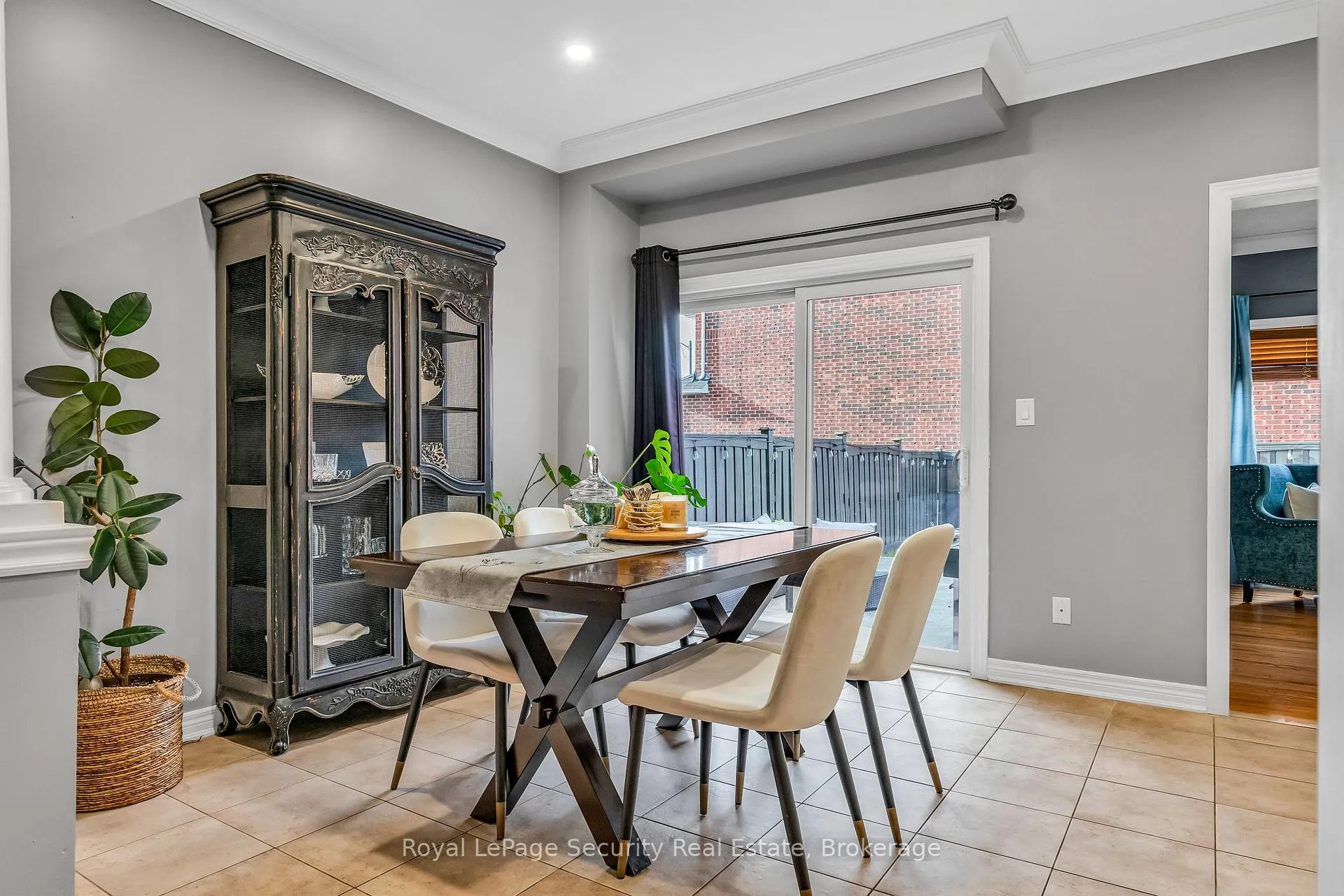 Photo 15 of 40 Summit Drive, Vaughan, Vellore Village — HOMEH