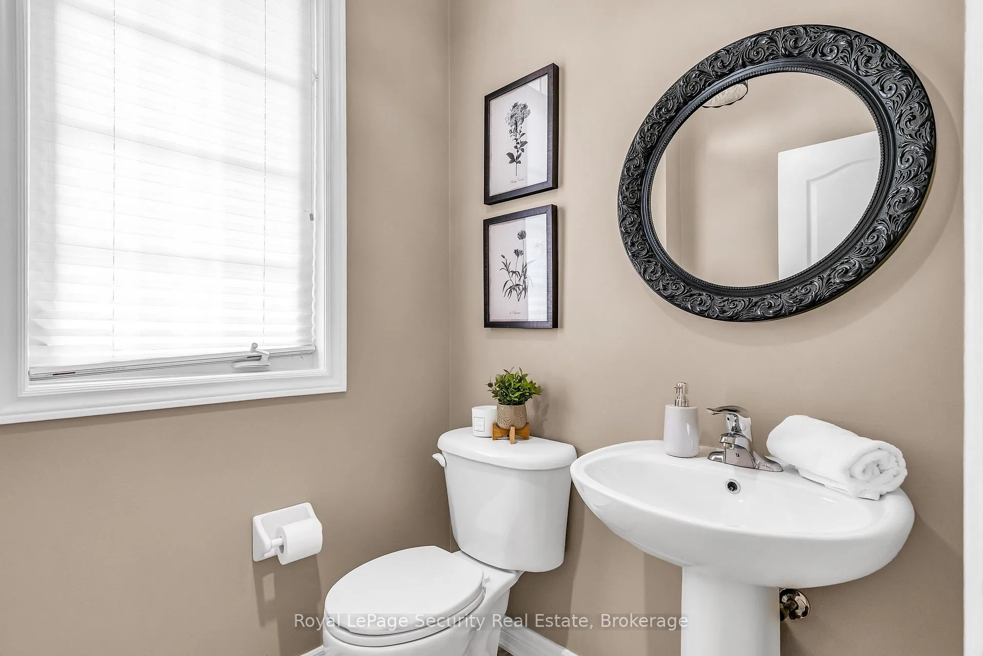 Photo 17 of 40 Summit Drive, Vaughan, Vellore Village — HOMEH