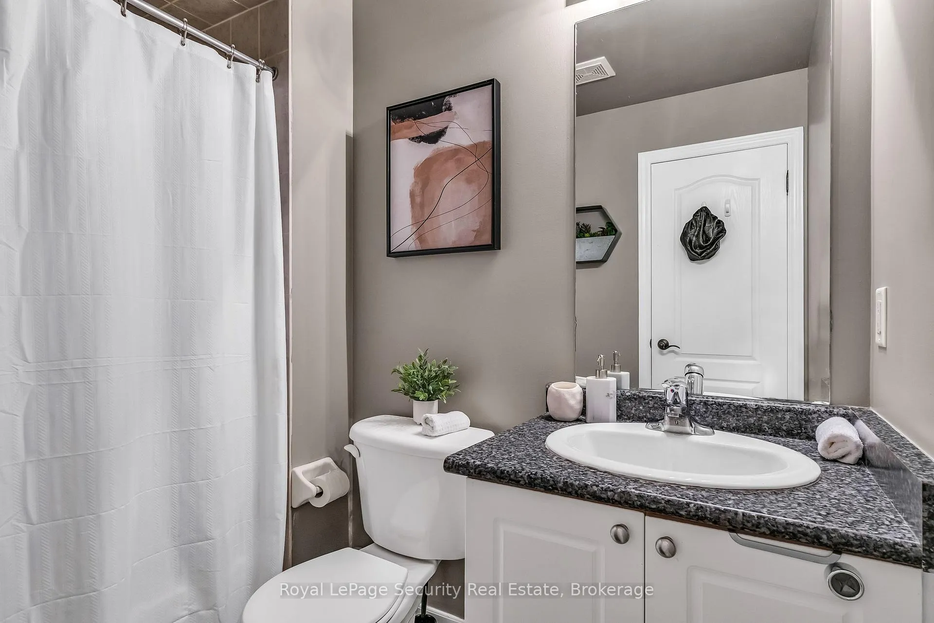 Photo 24 of 40 Summit Drive, Vaughan, Vellore Village — HOMEH