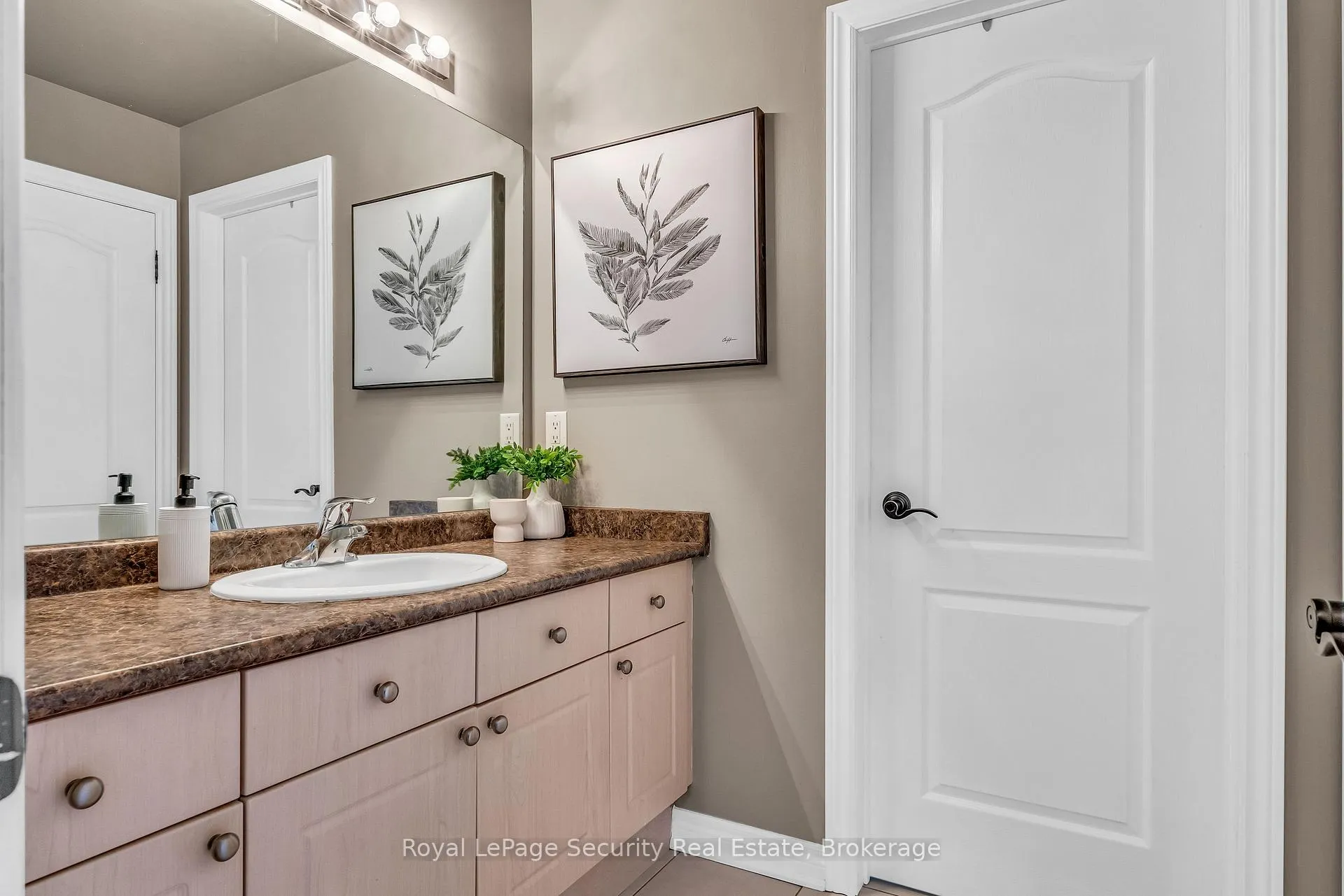 Photo 29 of 40 Summit Drive, Vaughan, Vellore Village — HOMEH