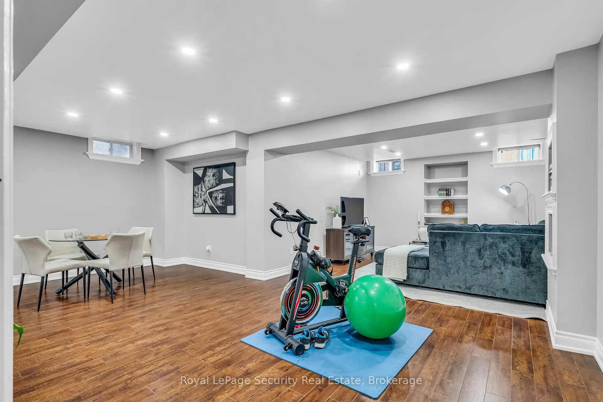 Photo 33 of 40 Summit Drive, Vaughan, Vellore Village — HOMEH