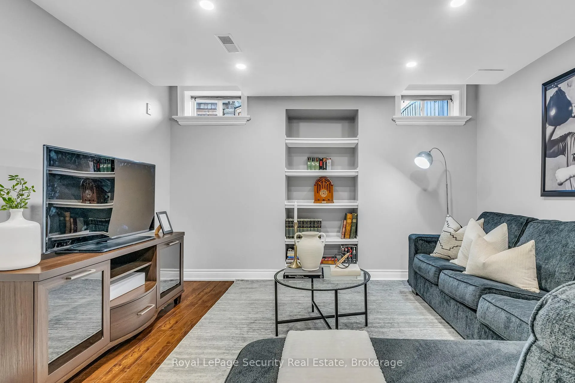 Photo 35 of 40 Summit Drive, Vaughan, Vellore Village — HOMEH