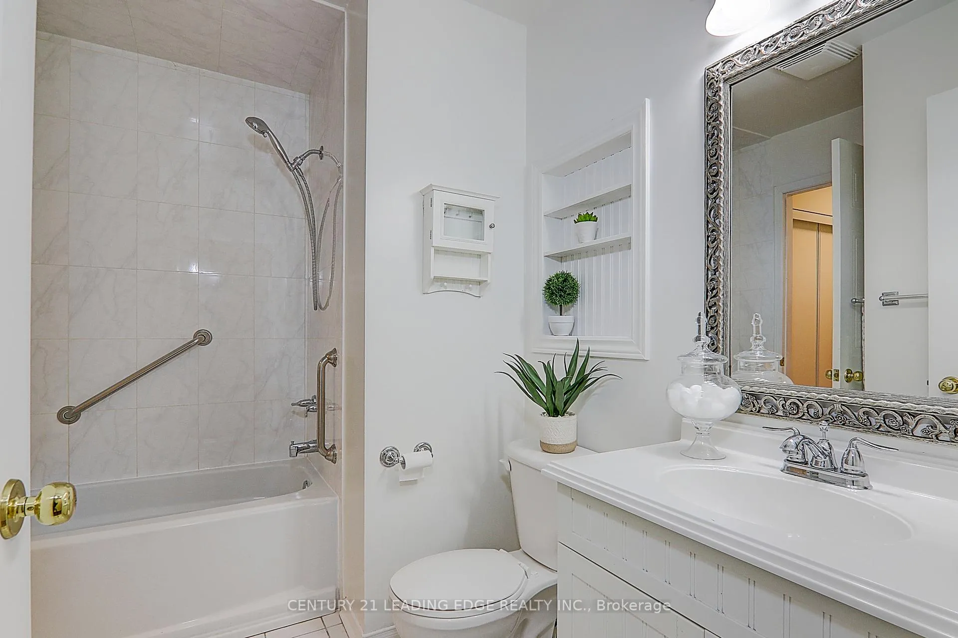 Photo 13 of 66 Rougehaven Way, Markham, Vinegar Hill — HOMEH