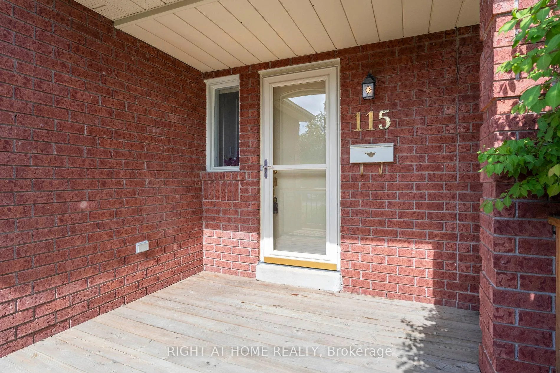 Photo 2 of 115 Laidlaw Drive, Barrie, West Bayfield — HOMEH