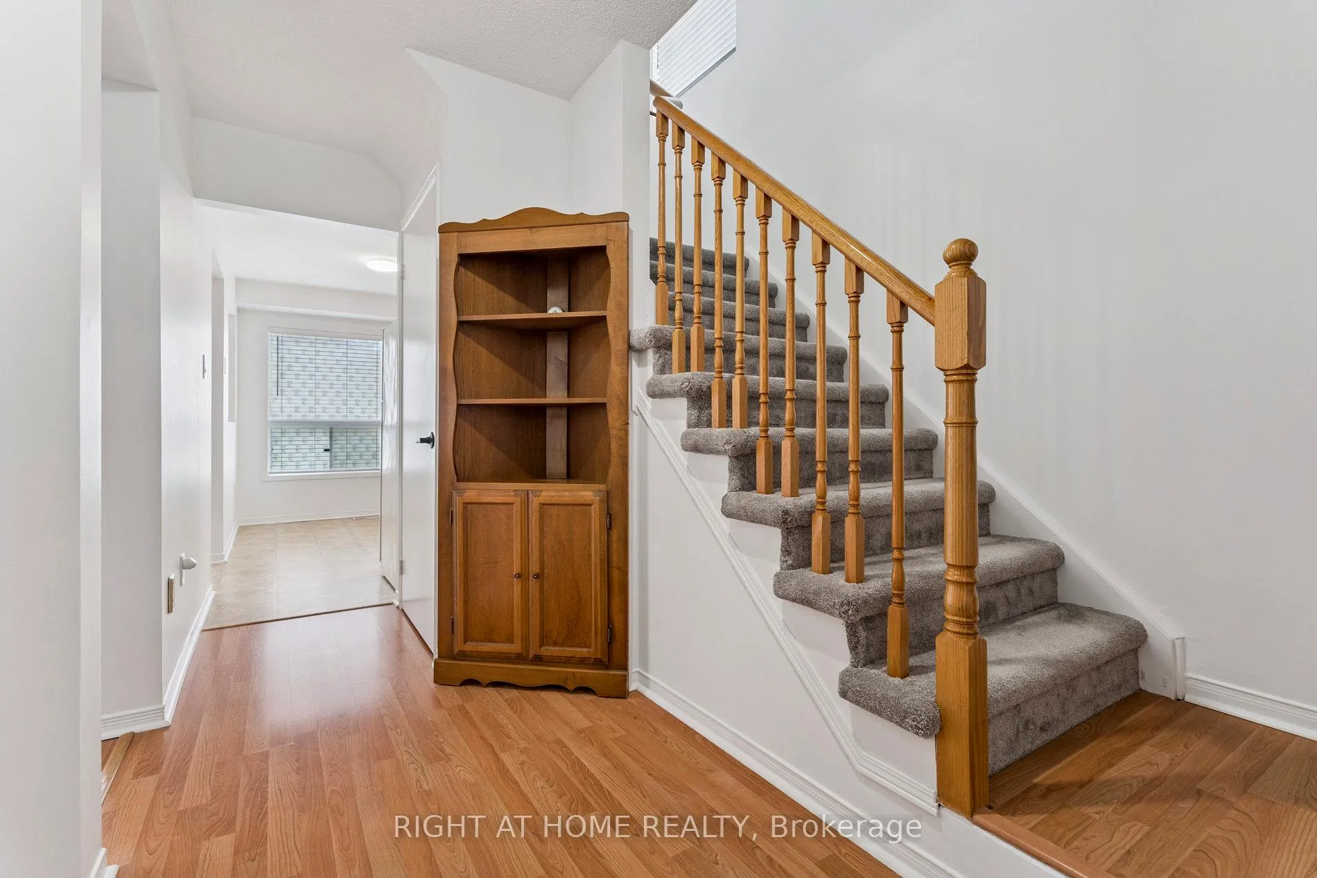 Photo 3 of 115 Laidlaw Drive, Barrie, West Bayfield — HOMEH