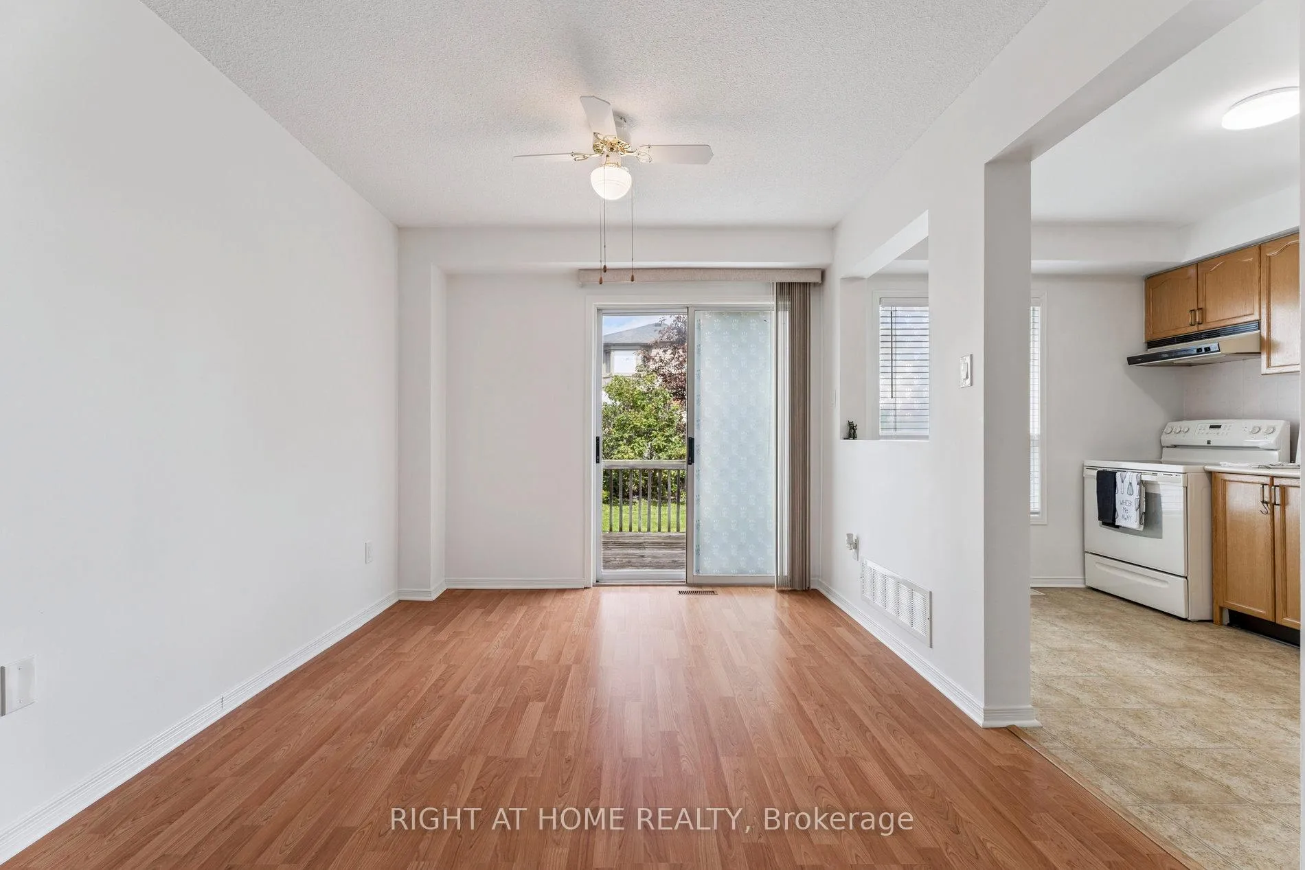 Photo 5 of 115 Laidlaw Drive, Barrie, West Bayfield — HOMEH