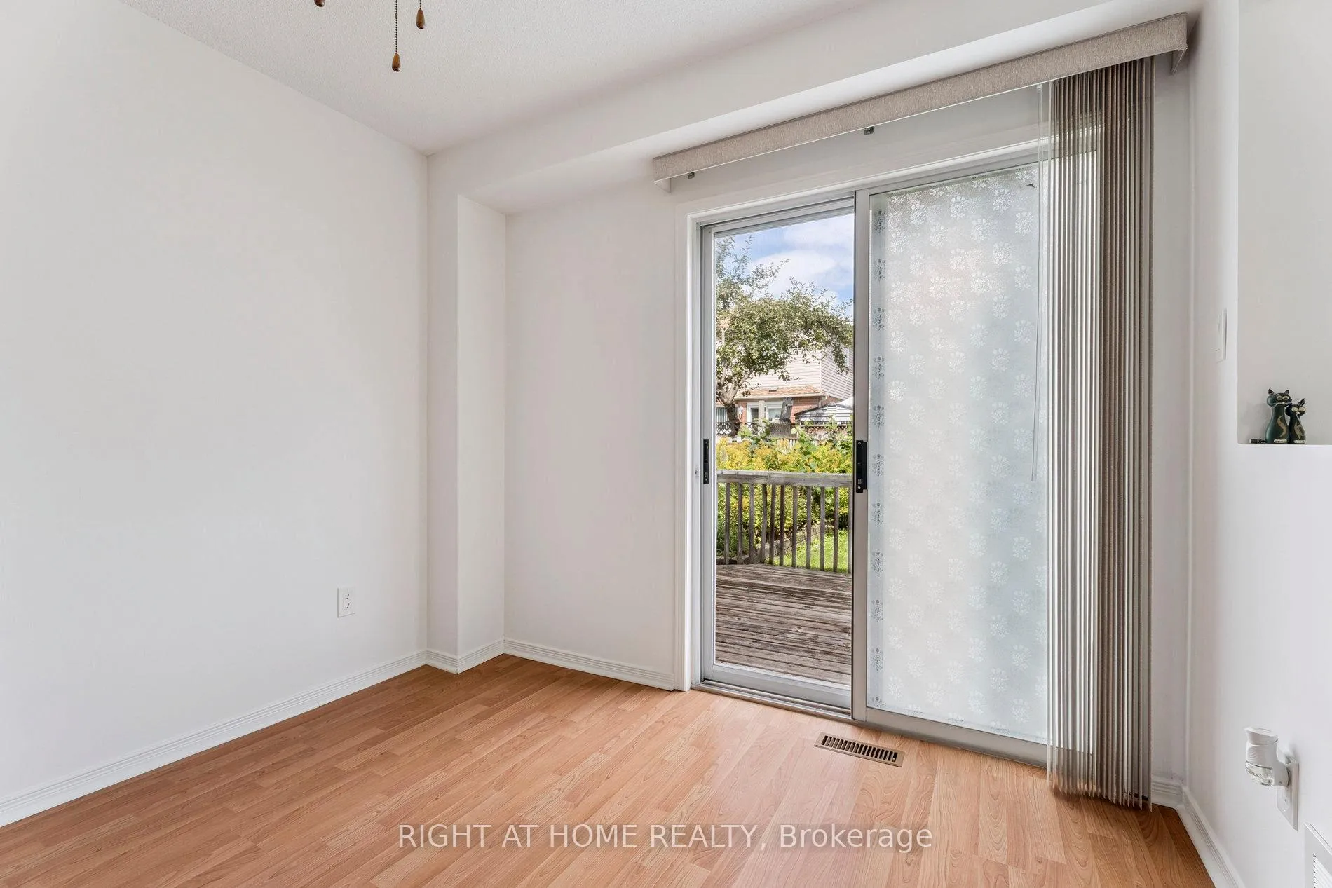Photo 7 of 115 Laidlaw Drive, Barrie, West Bayfield — HOMEH
