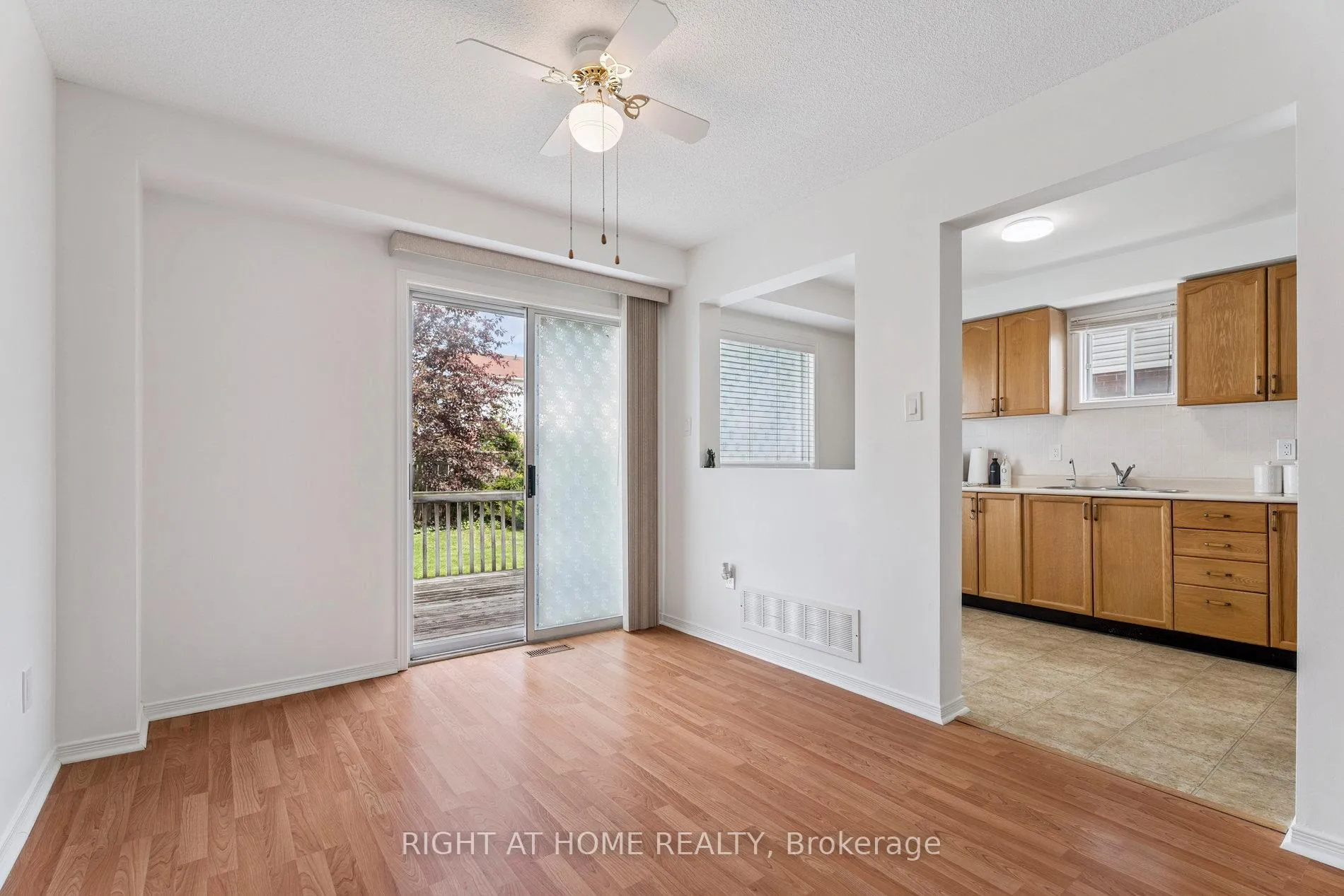 Photo 8 of 115 Laidlaw Drive, Barrie, West Bayfield — HOMEH
