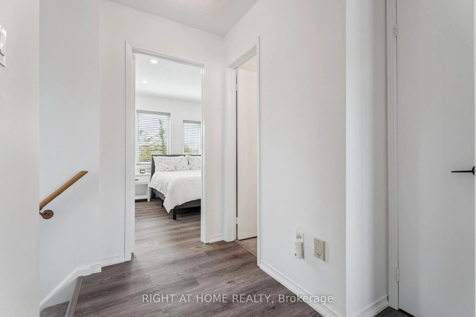 Photo 11 of 115 Laidlaw Drive, Barrie, West Bayfield — HOMEH