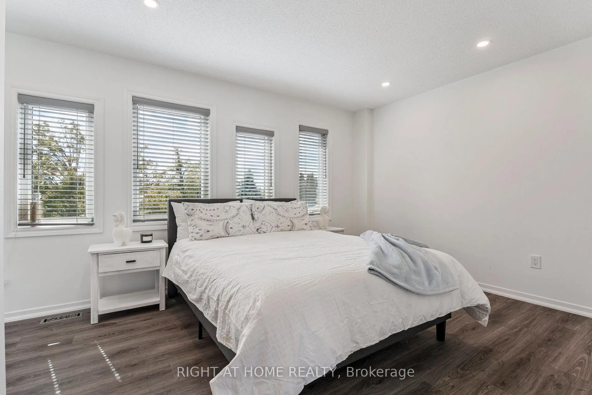 Photo 14 of 115 Laidlaw Drive, Barrie, West Bayfield — HOMEH