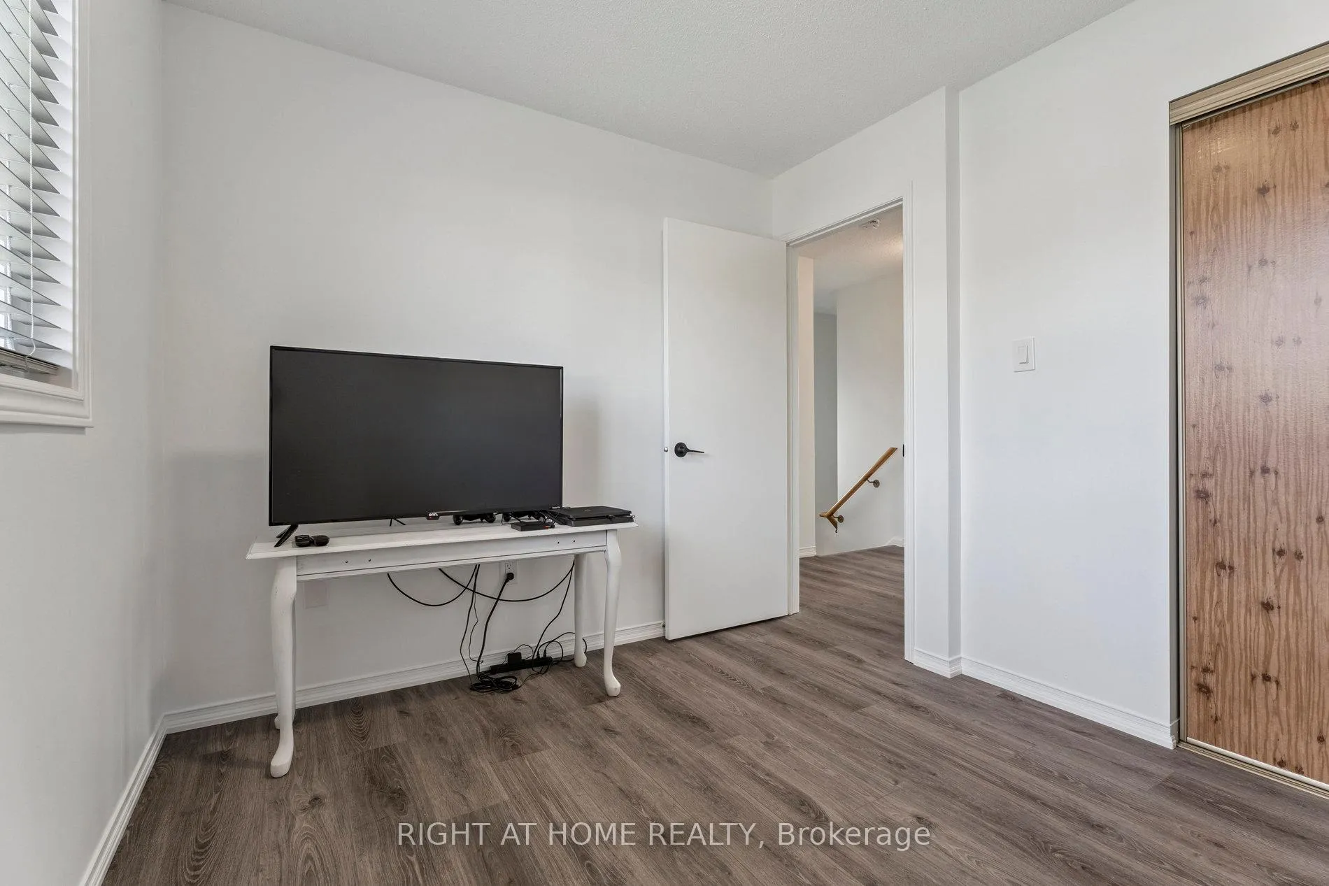 Photo 15 of 115 Laidlaw Drive, Barrie, West Bayfield — HOMEH