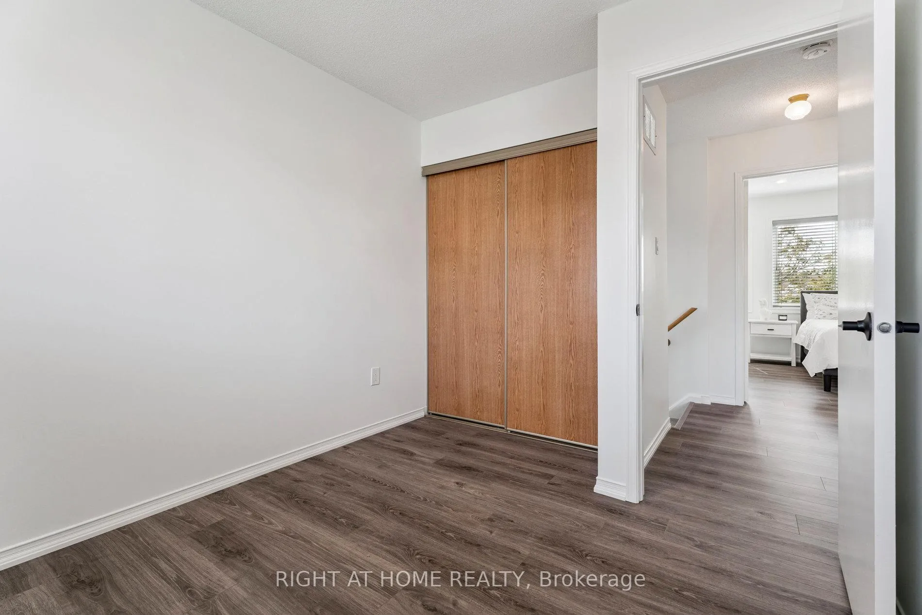 Photo 17 of 115 Laidlaw Drive, Barrie, West Bayfield — HOMEH