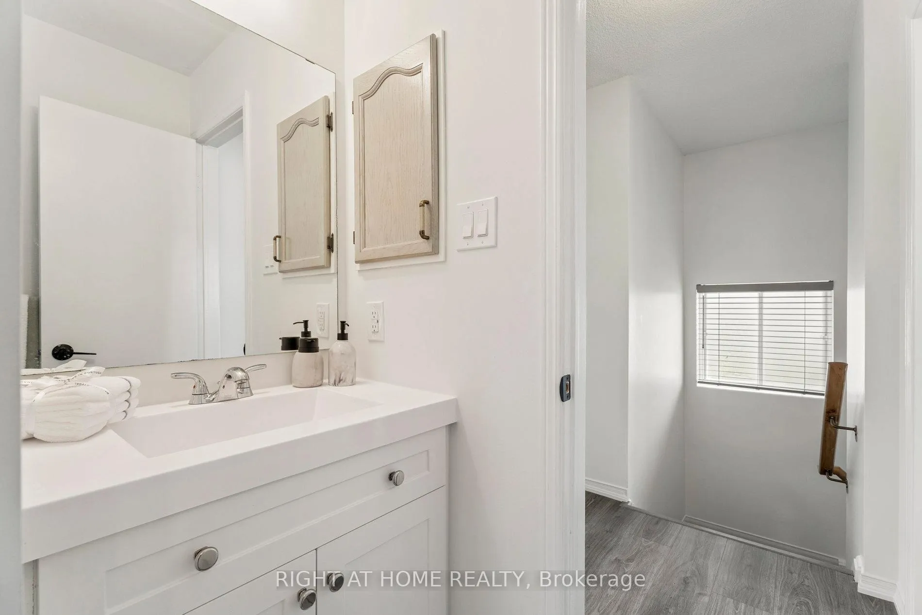 Photo 19 of 115 Laidlaw Drive, Barrie, West Bayfield — HOMEH