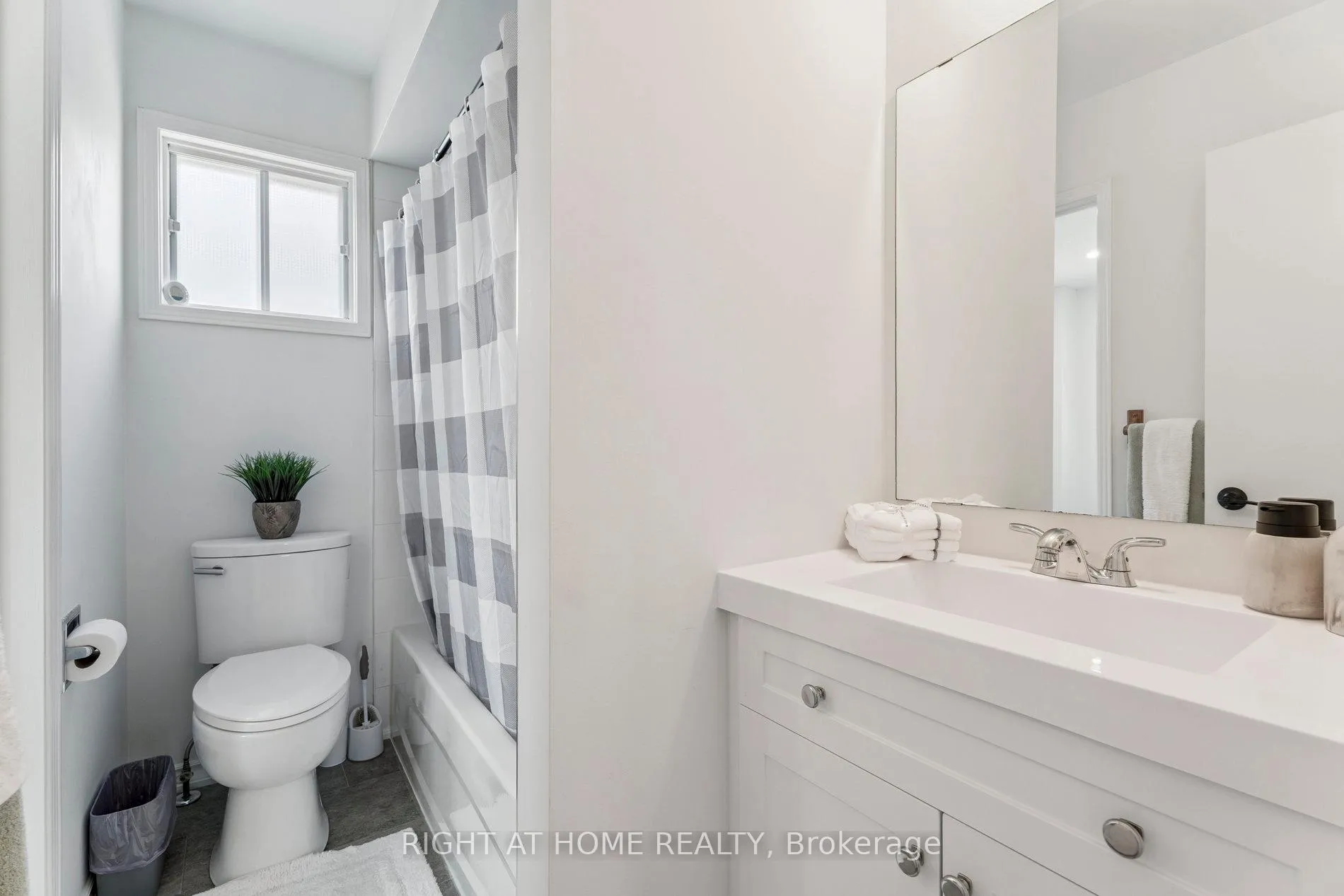 Photo 20 of 115 Laidlaw Drive, Barrie, West Bayfield — HOMEH