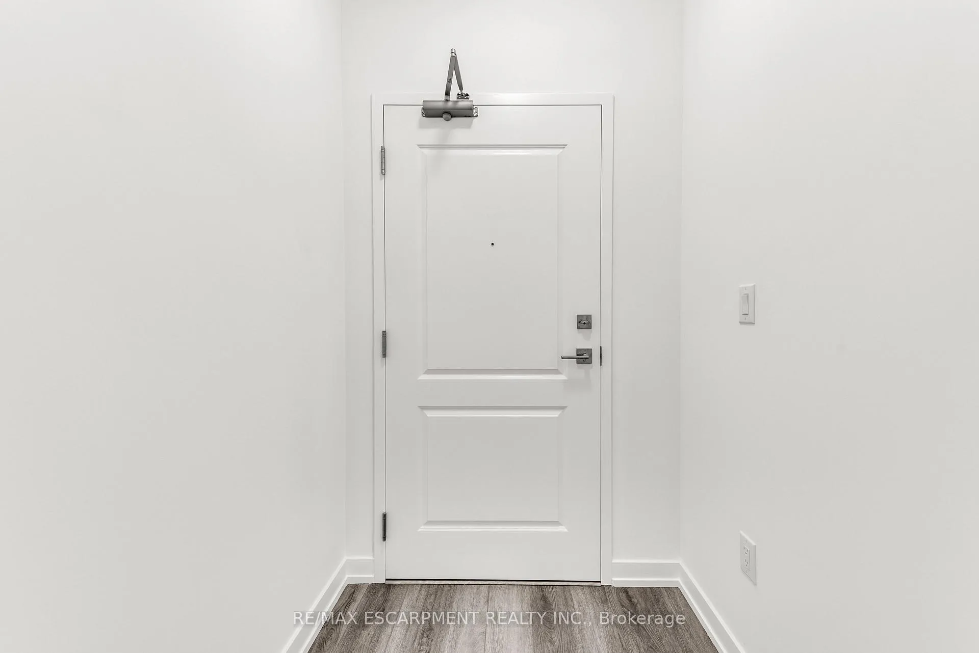 Photo 4 of Unit 502, 460 Dundas Street E, Hamilton, Waterdown — HOMEH