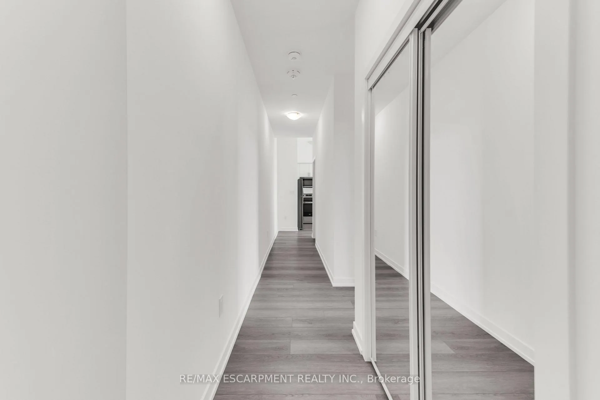 Photo 5 of Unit 502, 460 Dundas Street E, Hamilton, Waterdown — HOMEH