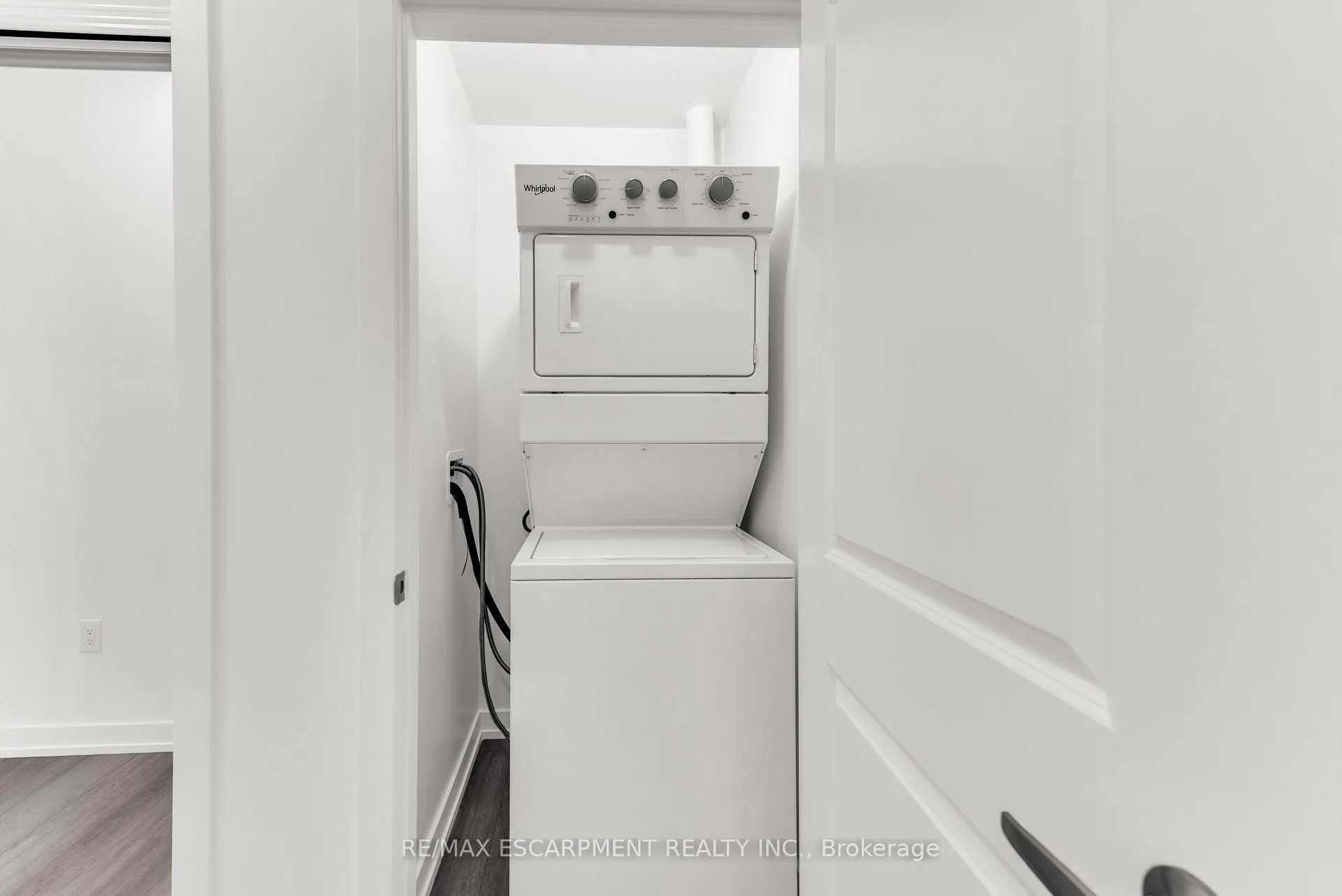 Photo 6 of Unit 502, 460 Dundas Street E, Hamilton, Waterdown — HOMEH