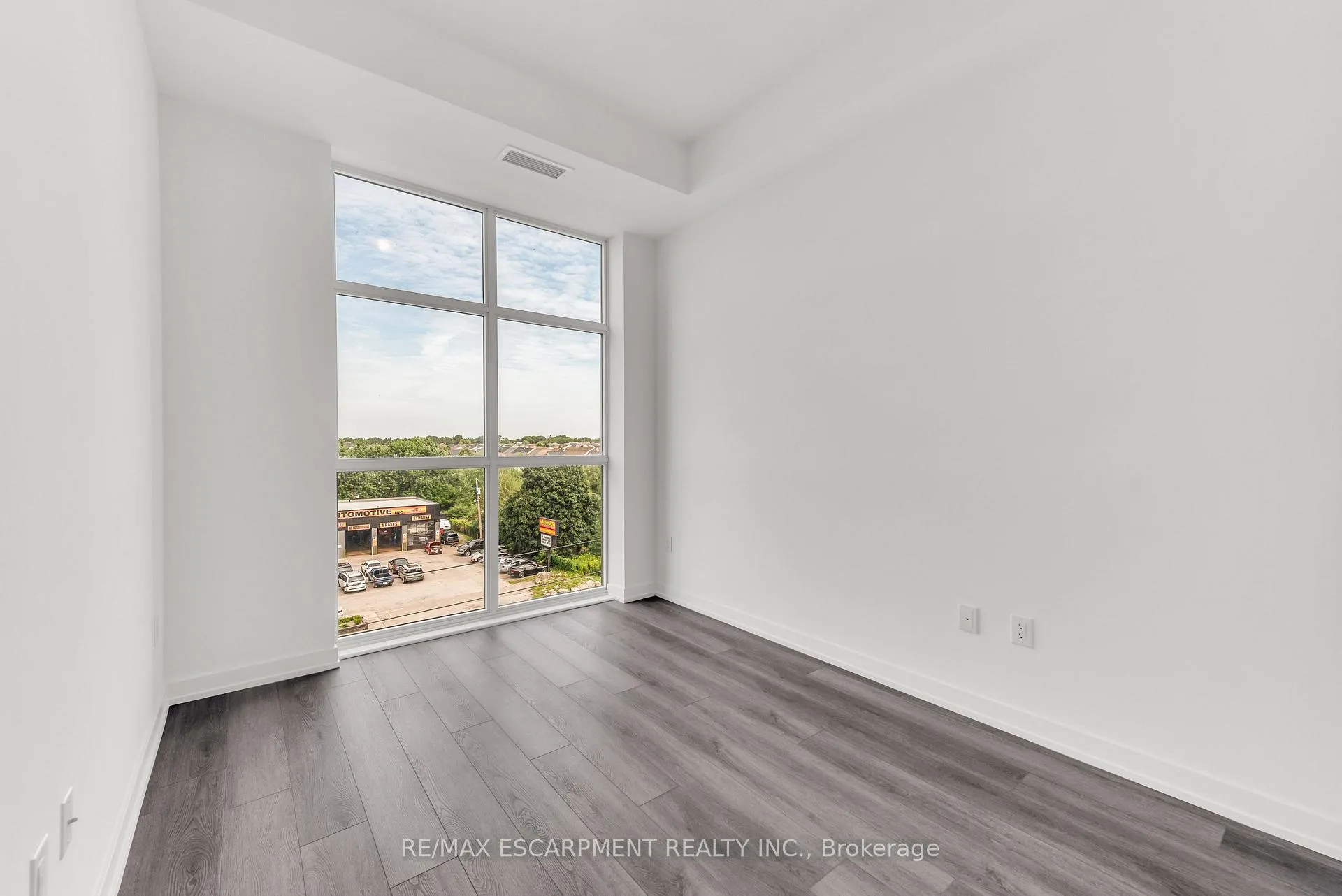 Photo 10 of Unit 502, 460 Dundas Street E, Hamilton, Waterdown — HOMEH