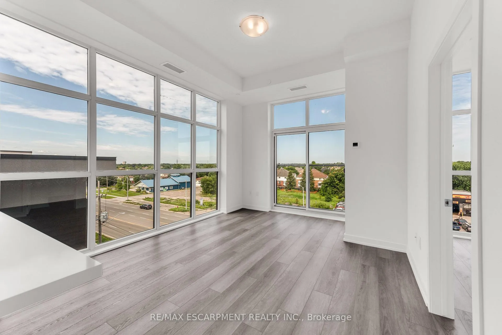 Photo 15 of Unit 502, 460 Dundas Street E, Hamilton, Waterdown — HOMEH