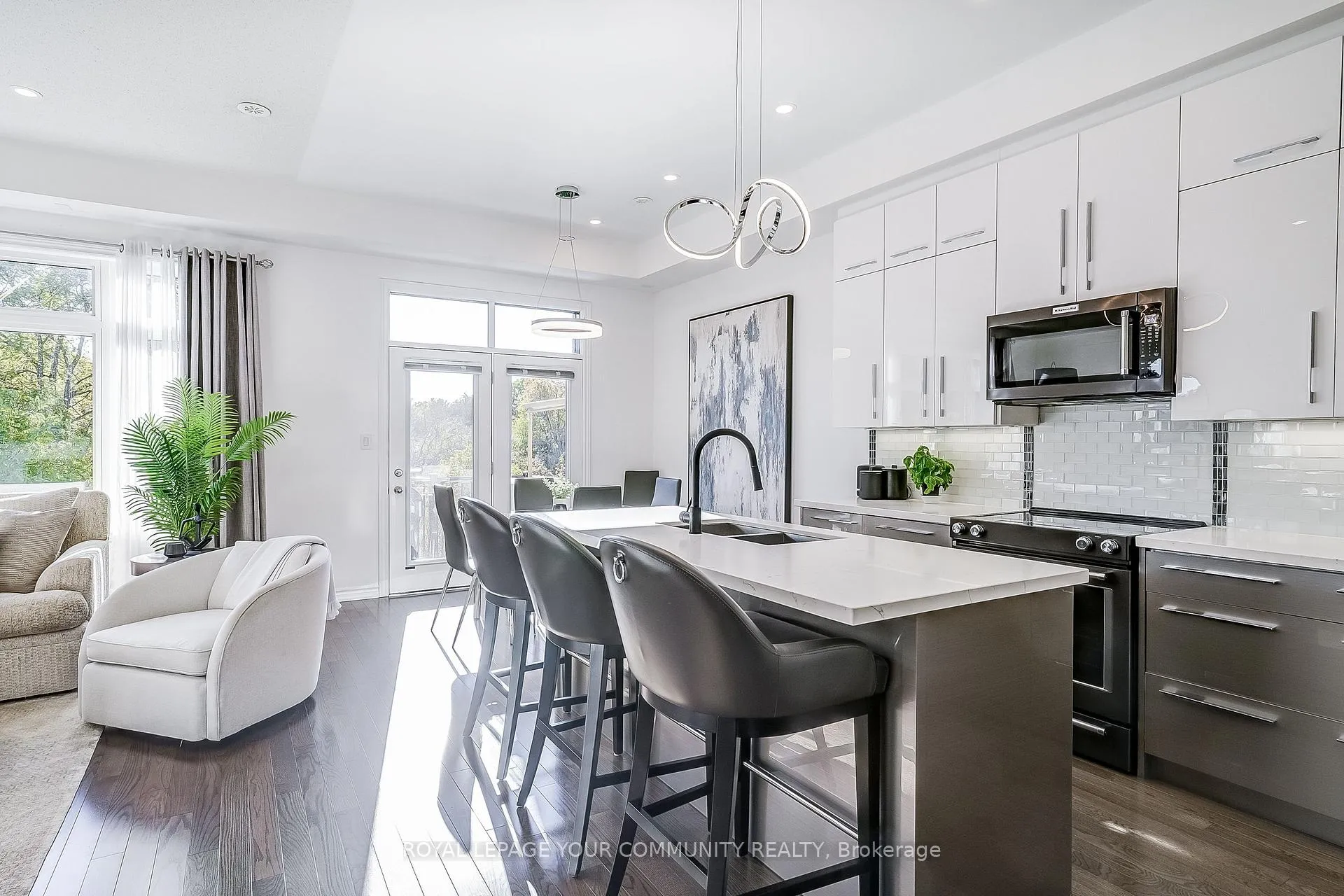 Photo 5 of 138 Golden Trail, Vaughan, Patterson — HOMEH