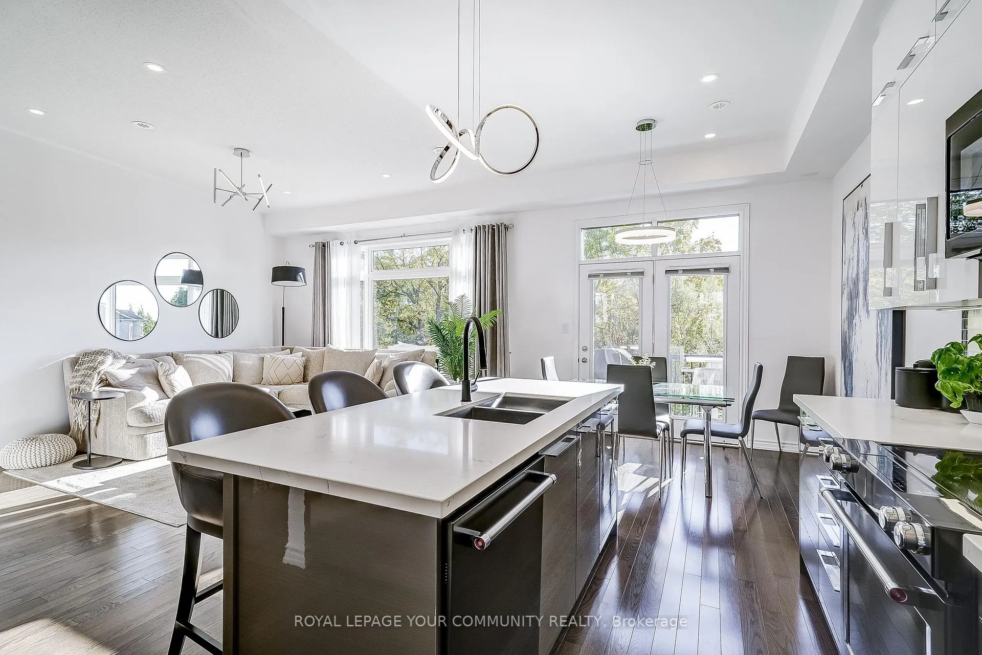 Photo 6 of 138 Golden Trail, Vaughan, Patterson — HOMEH