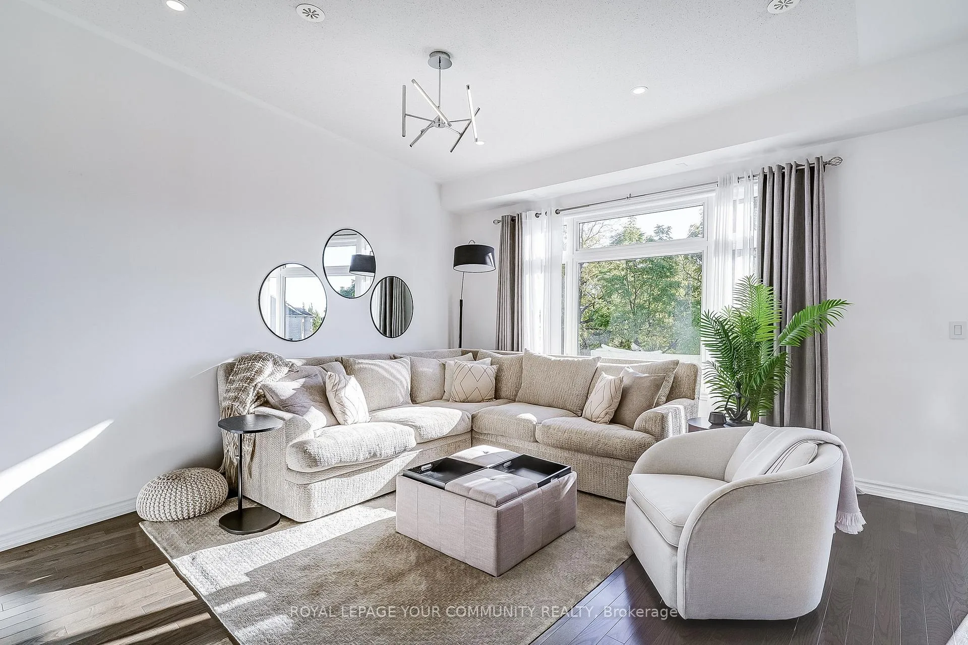 Photo 8 of 138 Golden Trail, Vaughan, Patterson — HOMEH