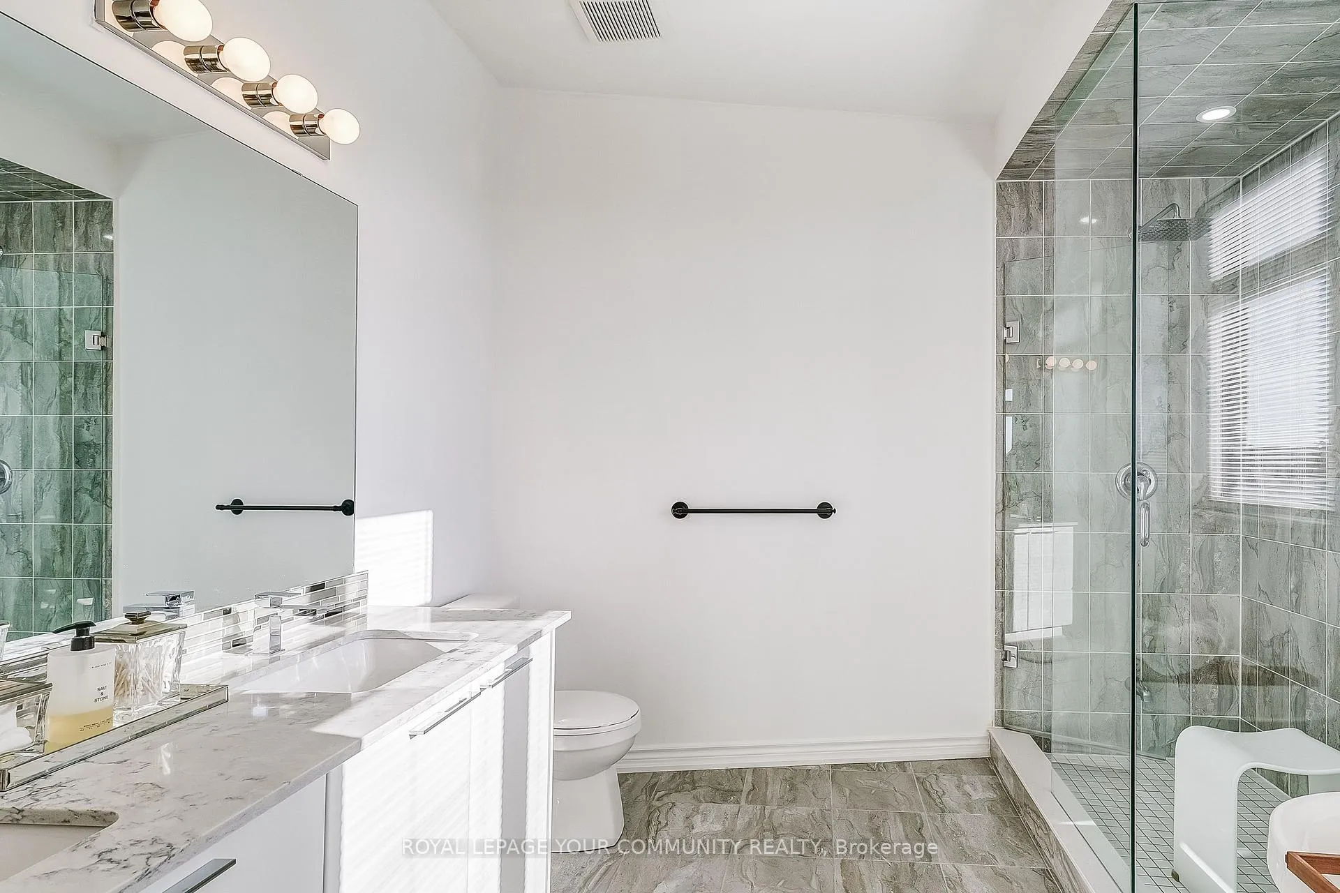 Photo 18 of 138 Golden Trail, Vaughan, Patterson — HOMEH